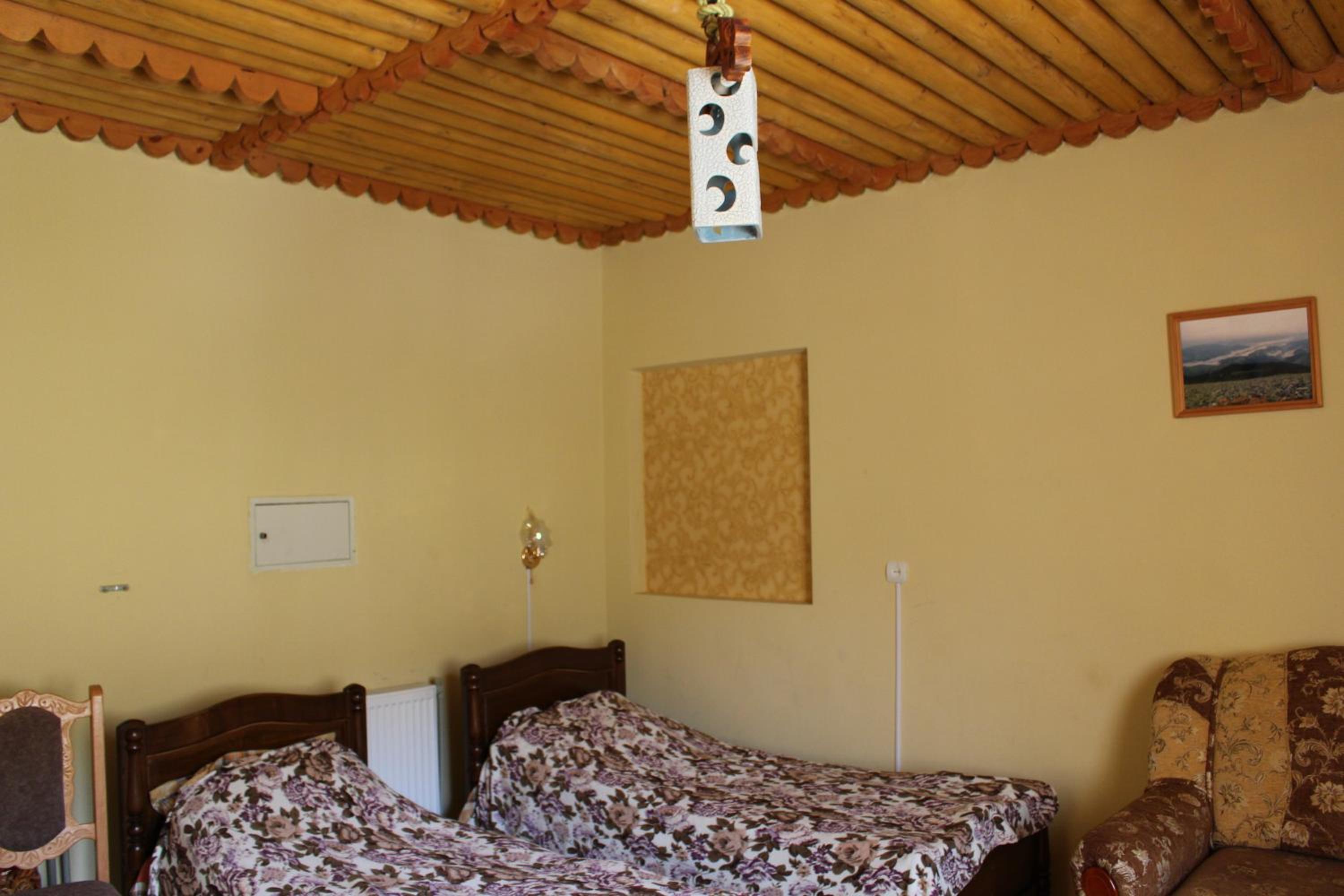 Economy Double Room with Shared Bathroom or Toilet photo 1