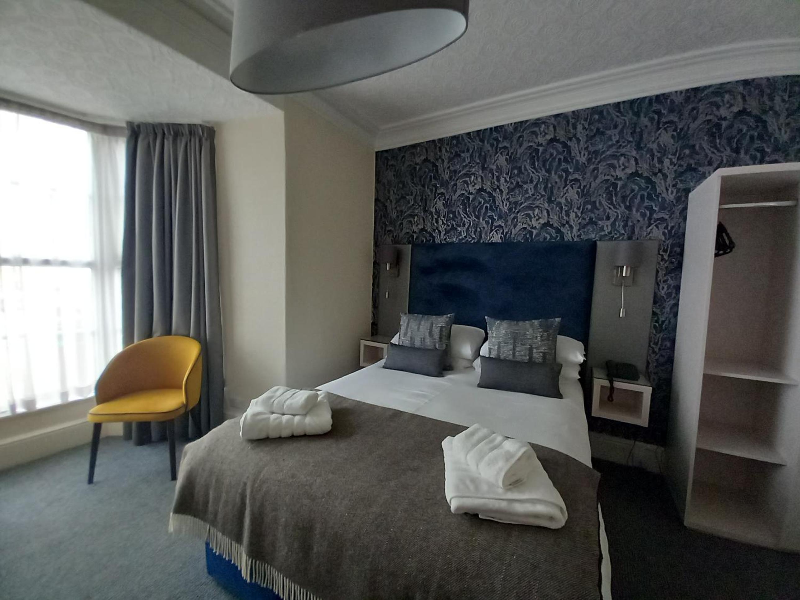 Large Double Room photo 2