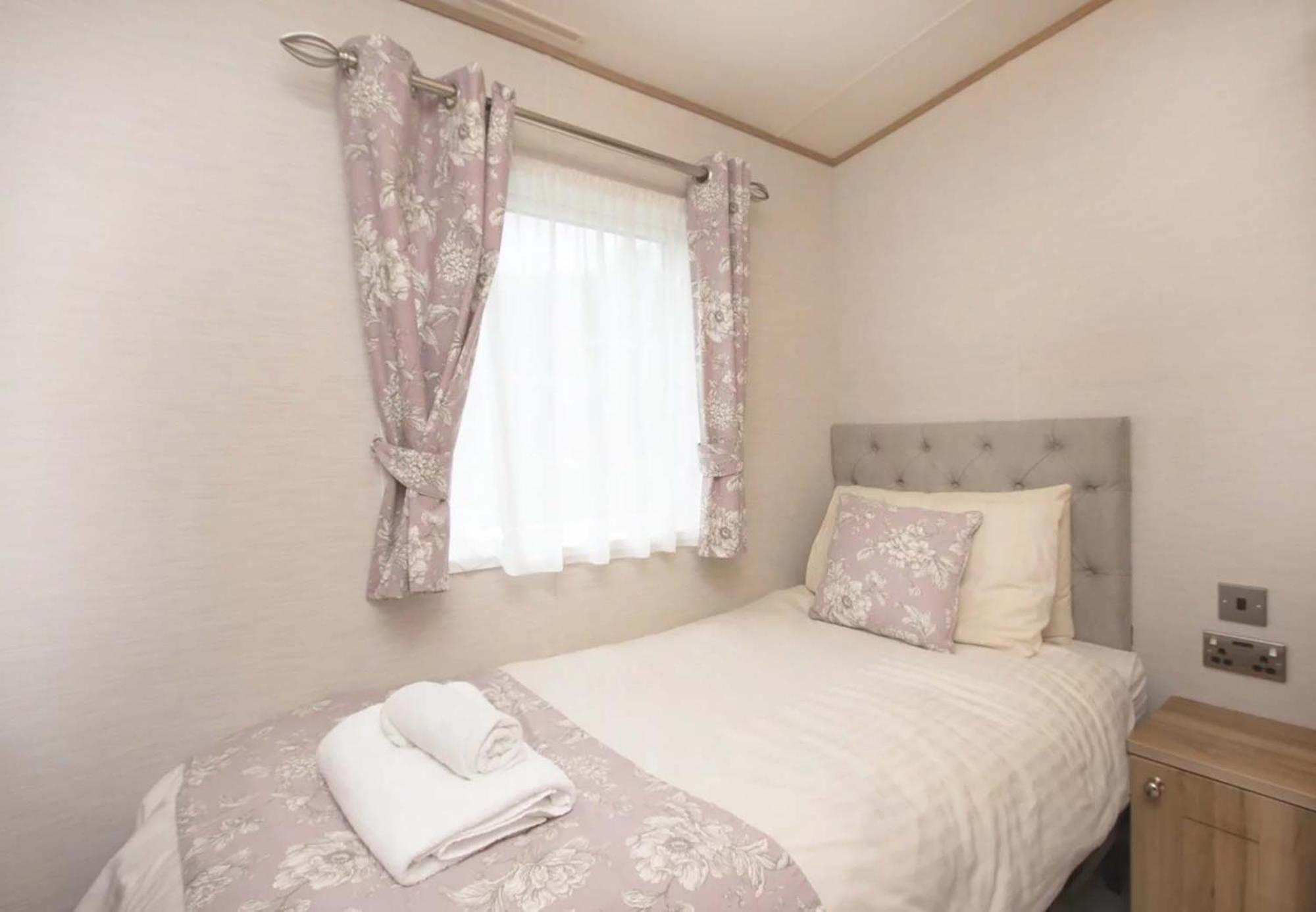 Pet friendly Platinum Caravan 3 Bed photo 2