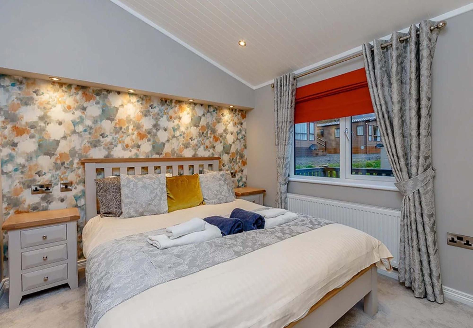 Pet friendly Classic Hot Tub Lodge 2 bed