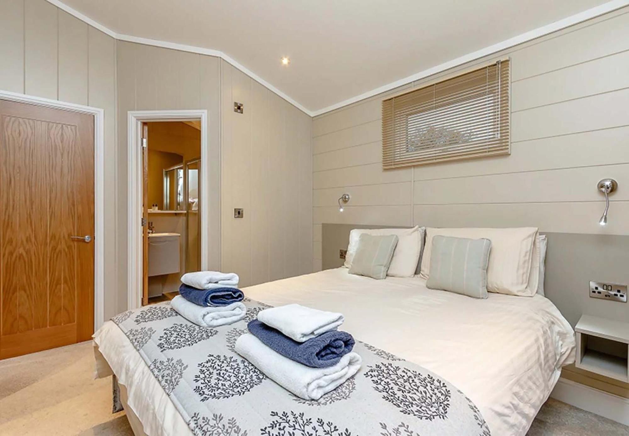 Pet friendly Classic Hot Tub Lodge 3 bed