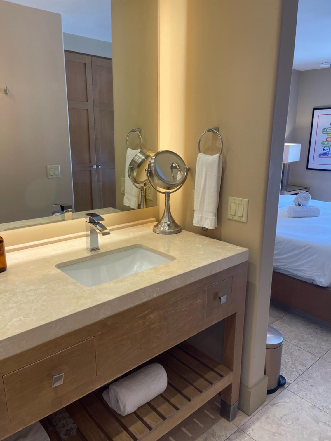 King Suite with Pool View photo 3