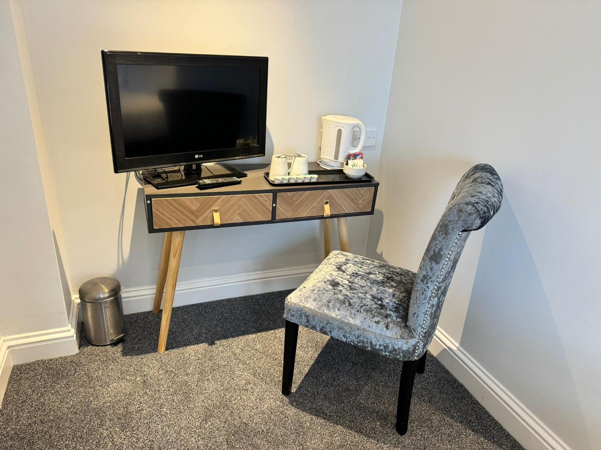 Superior King Room - Photo 5