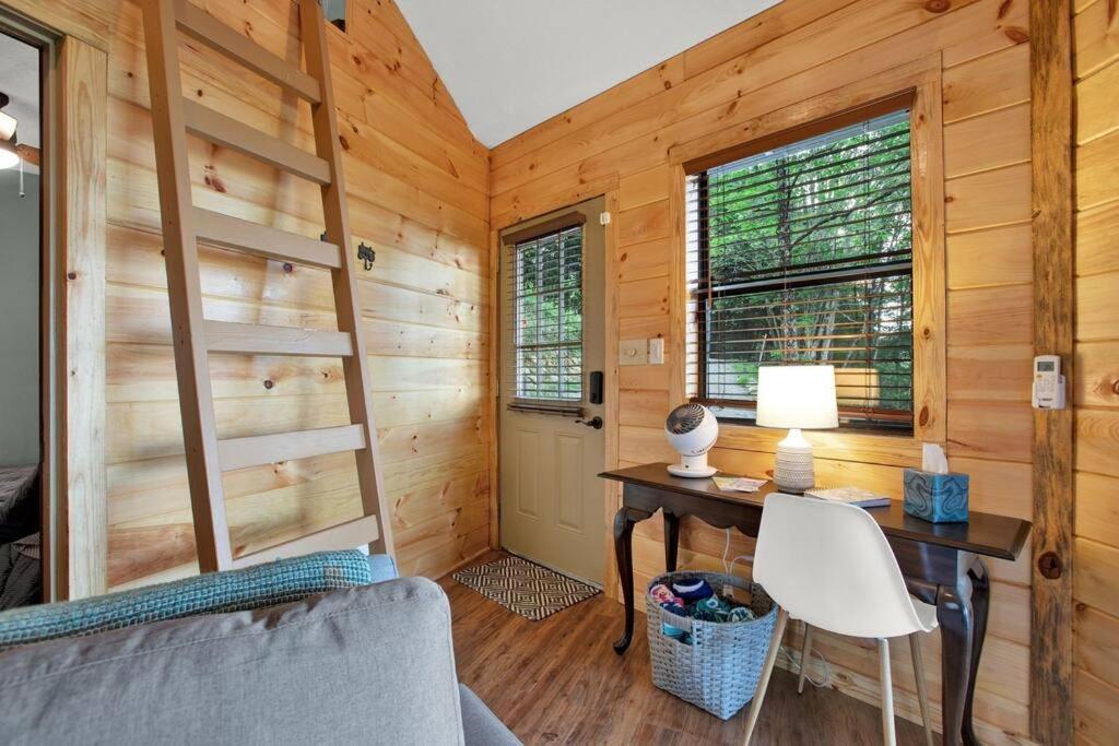 One-Bedroom House photo 1