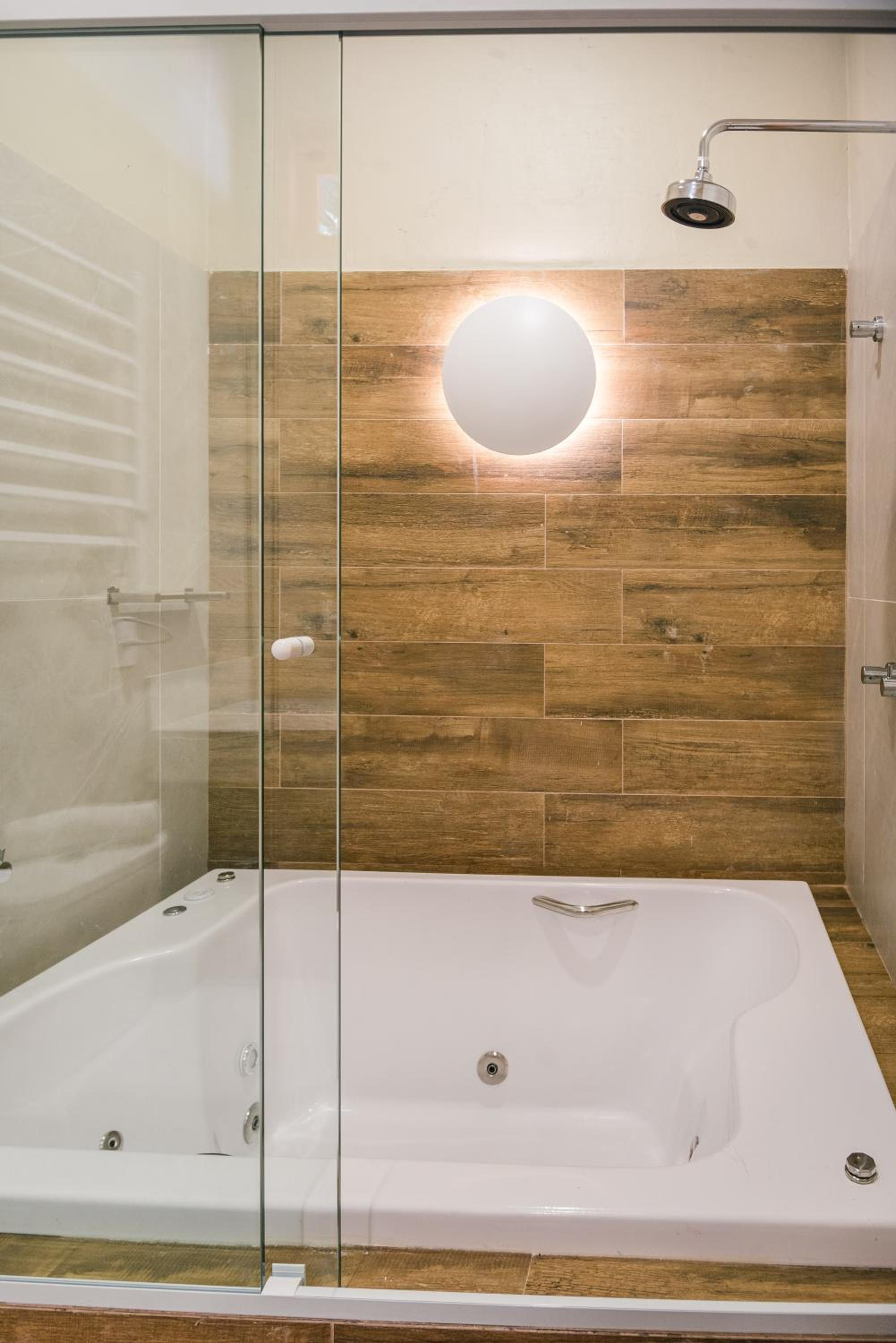 King Suite with Spa Bath photo 2