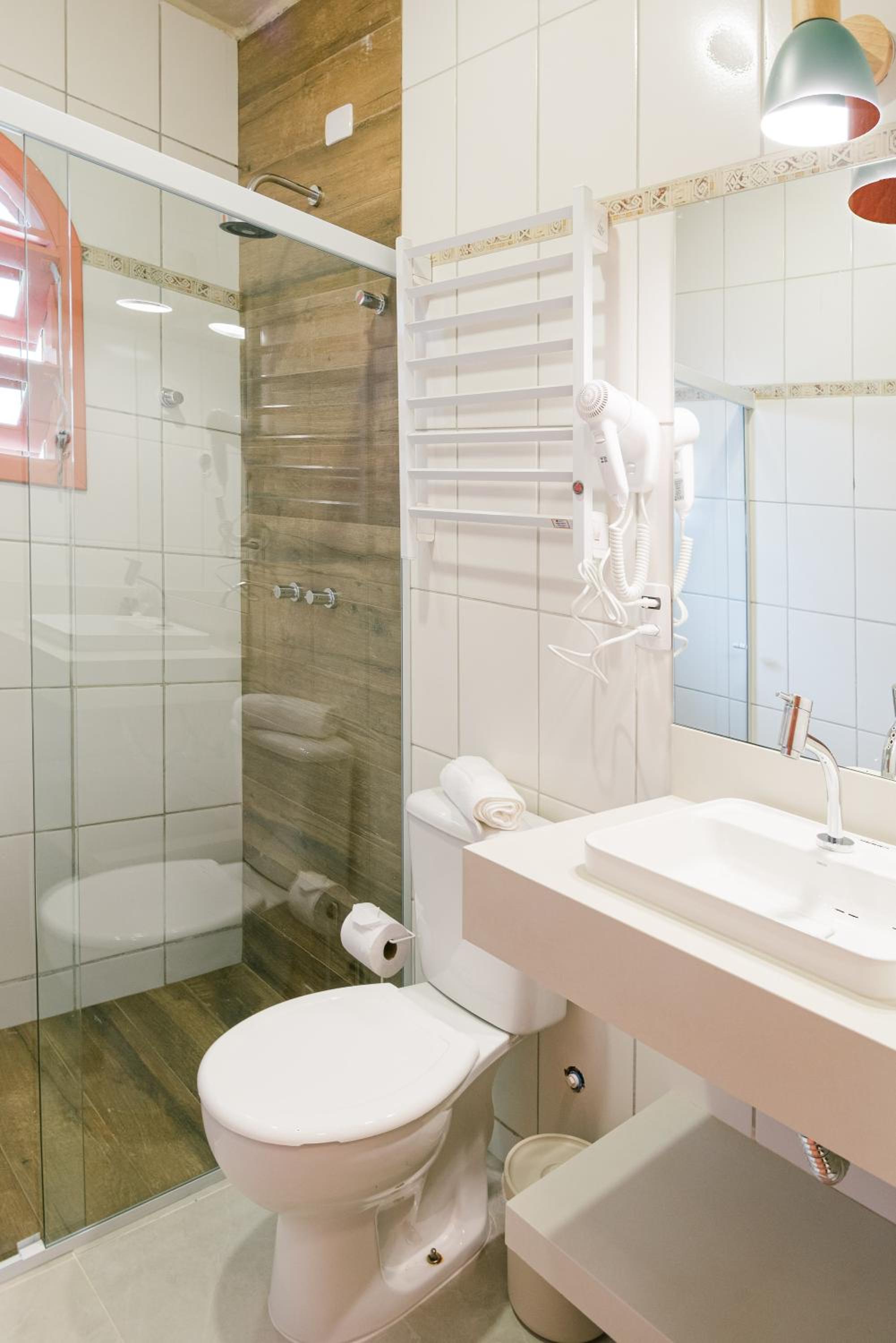 Queen Suite with Spa Bath photo 3