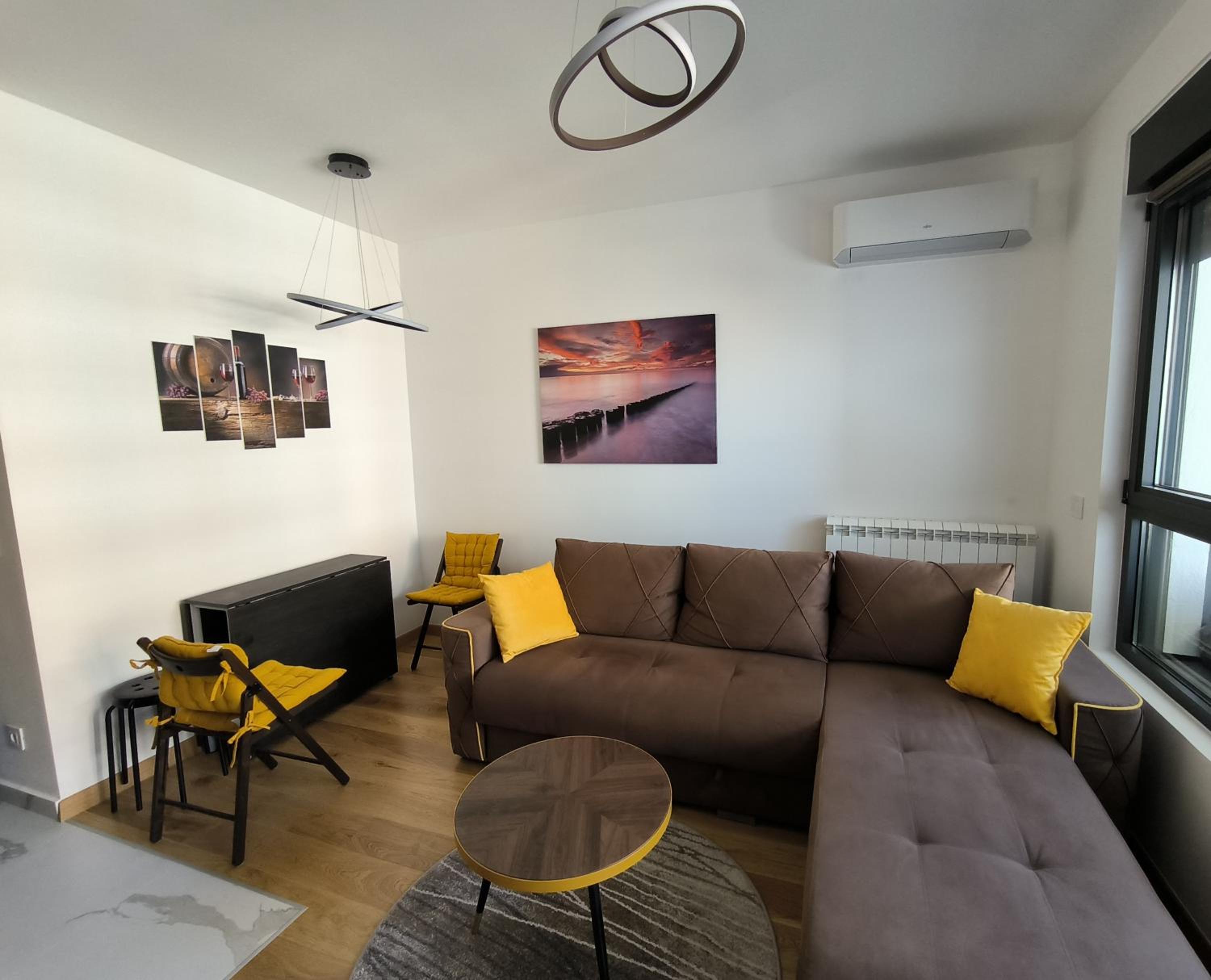 One-Bedroom Apartment photo 1