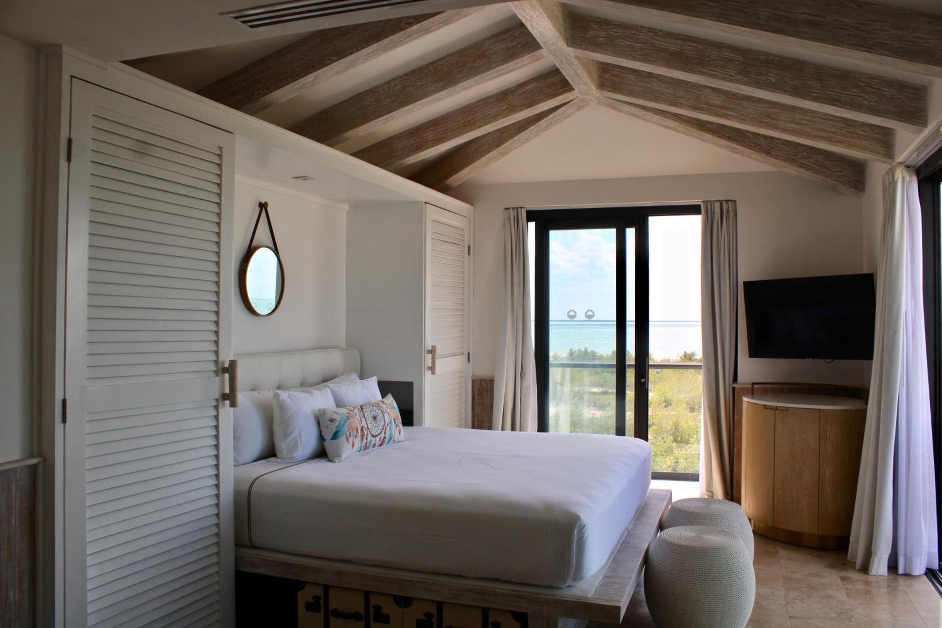 Oceanview Barefoot Suite - Photo 4