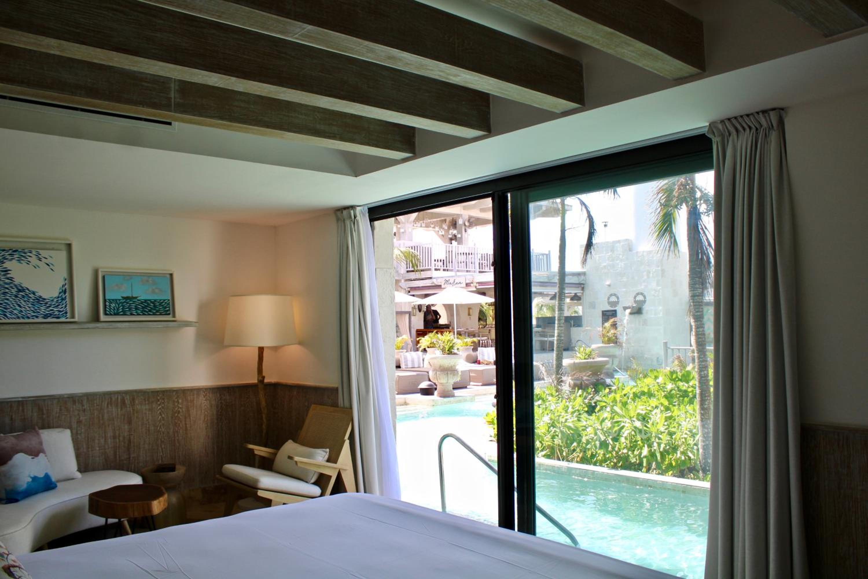 The Island Swim Out Suite - Photo 5
