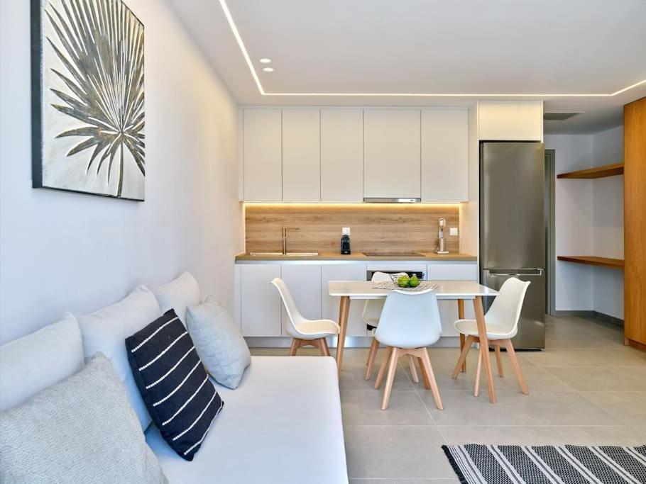 One-Bedroom Apartment photo 2