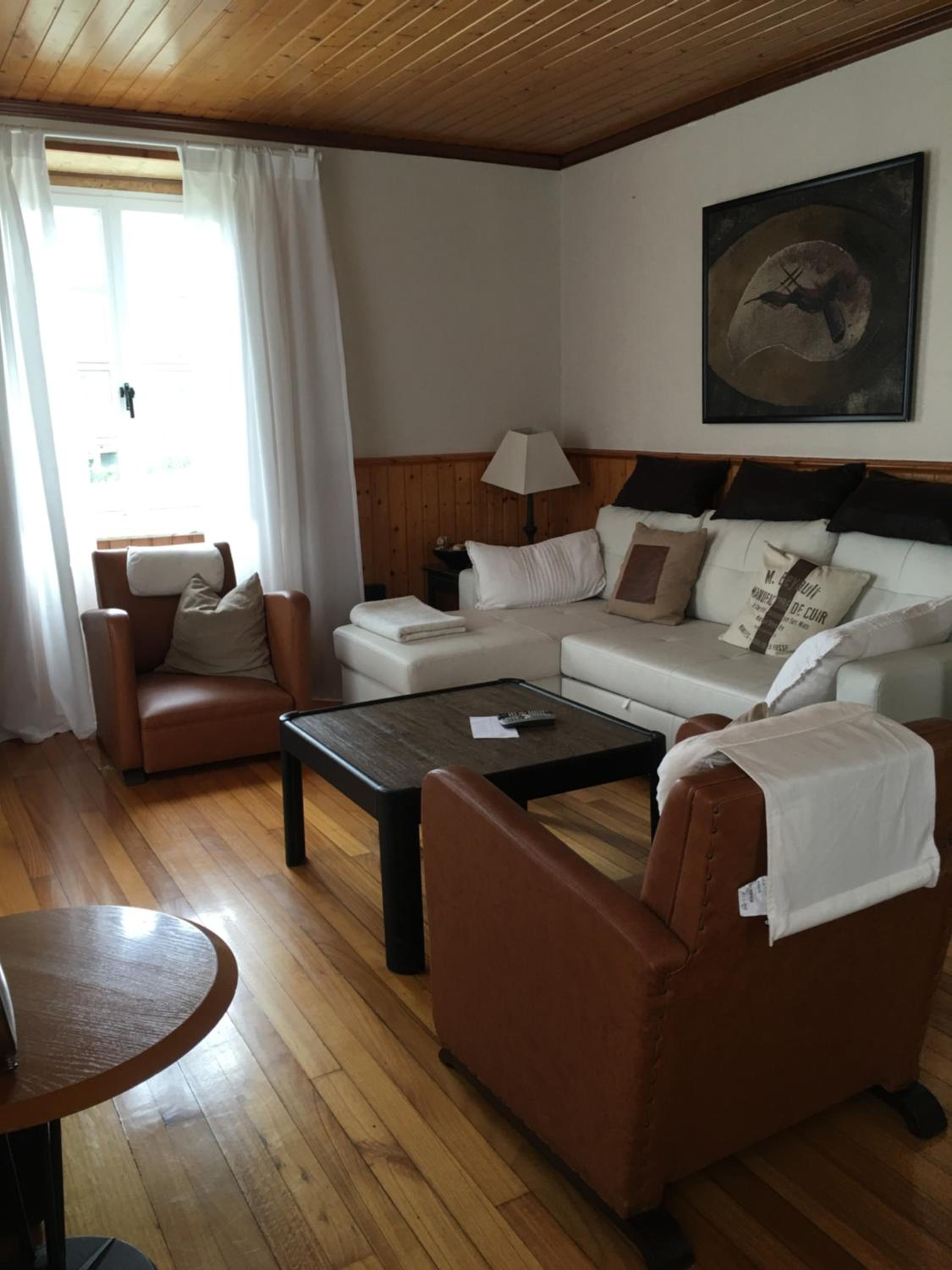 Three-Bedroom Apartment photo 2