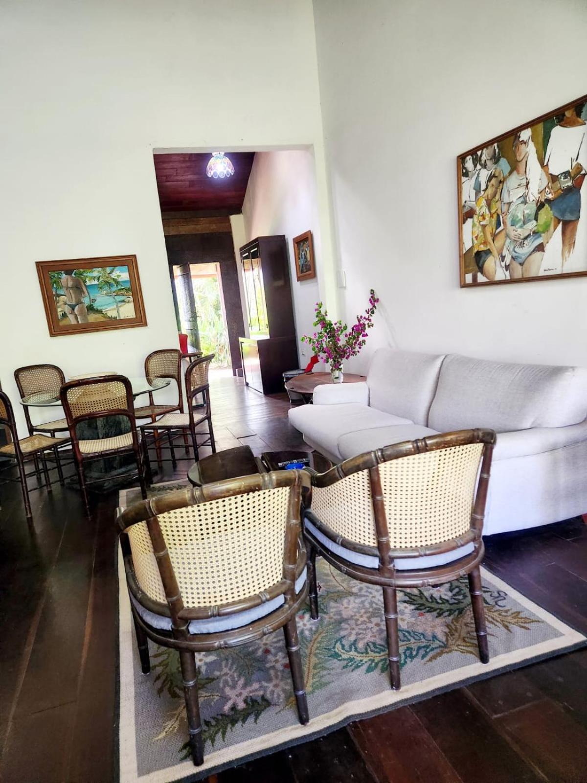 Six-Bedroom House photo 1