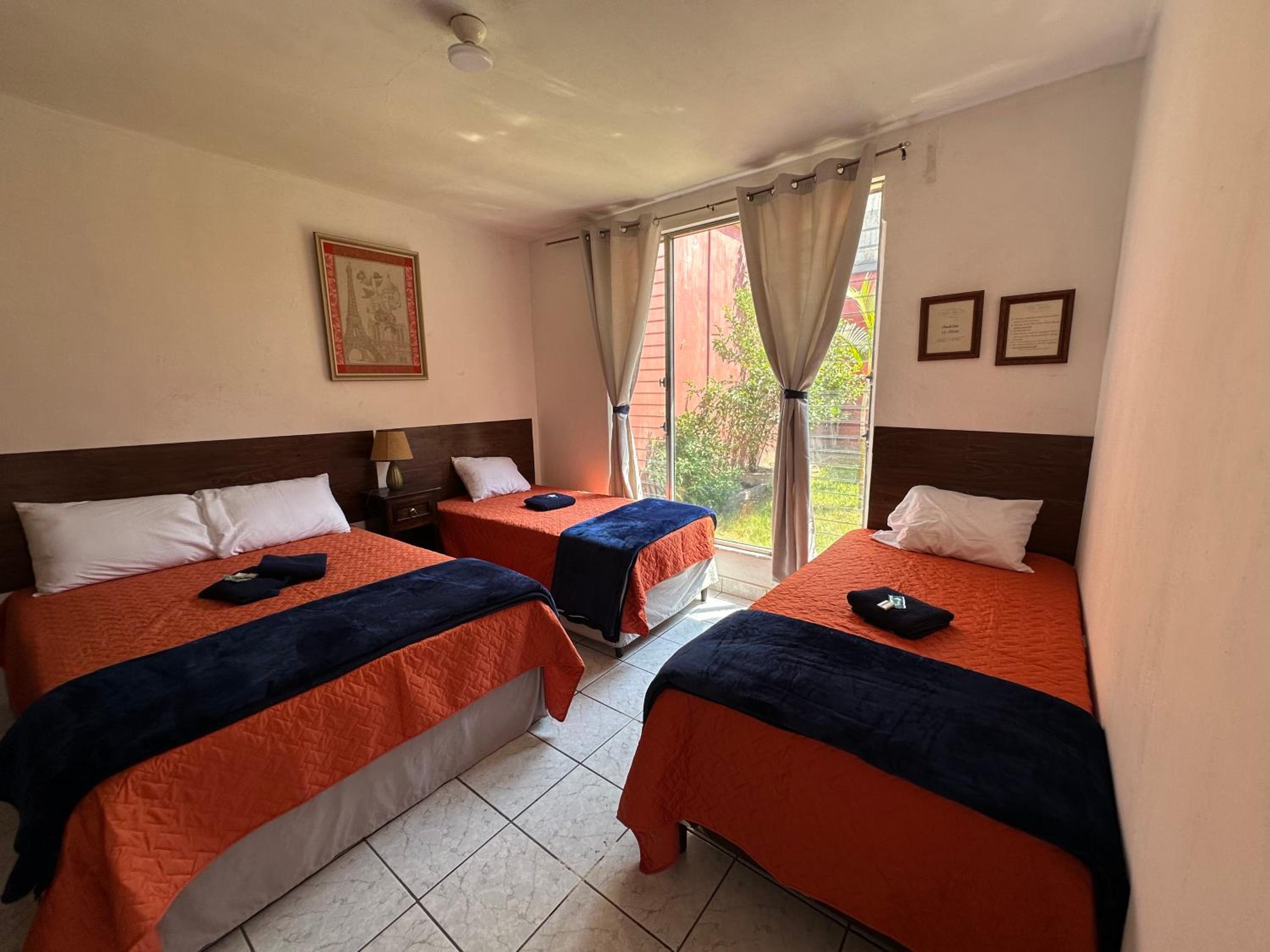 Quadruple Room with Private Bathroom photo 2