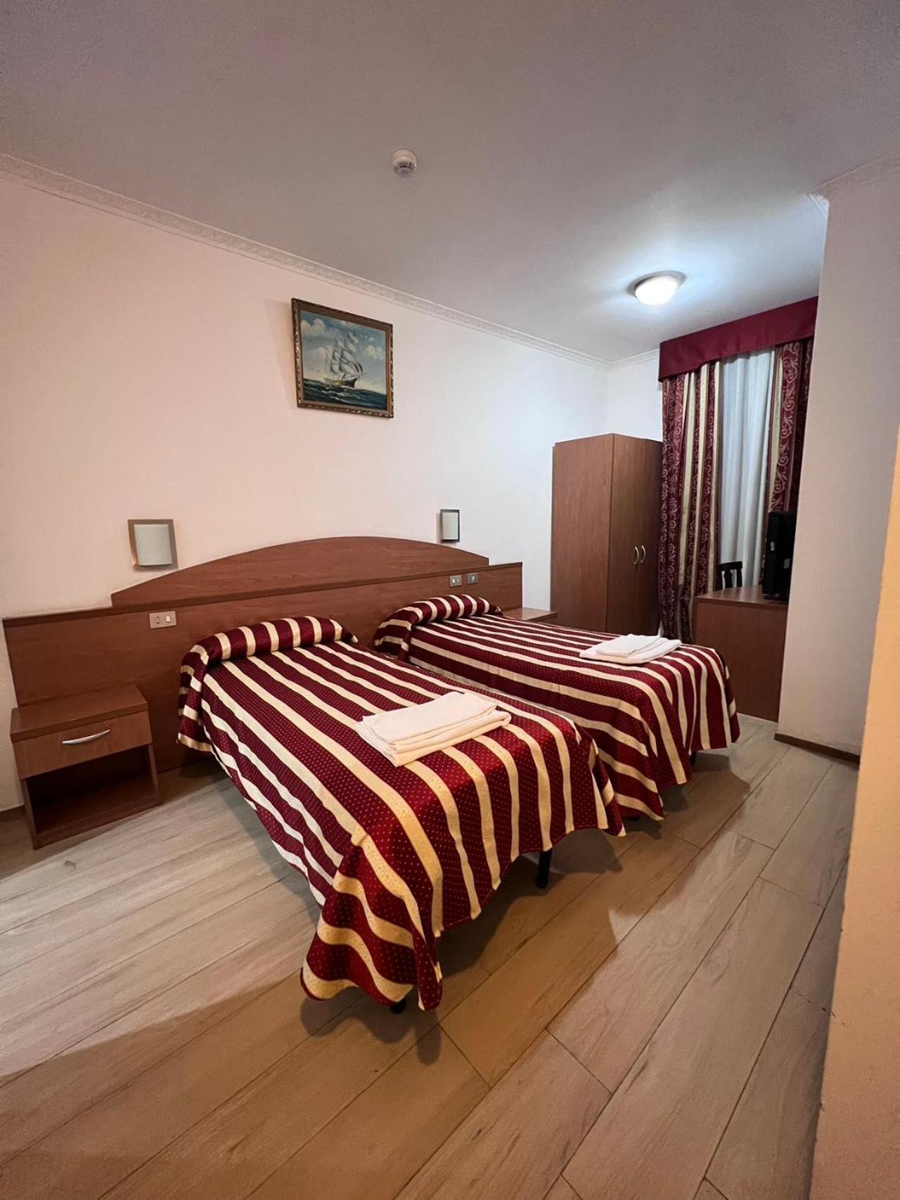 Double or Twin Room - Photo 6