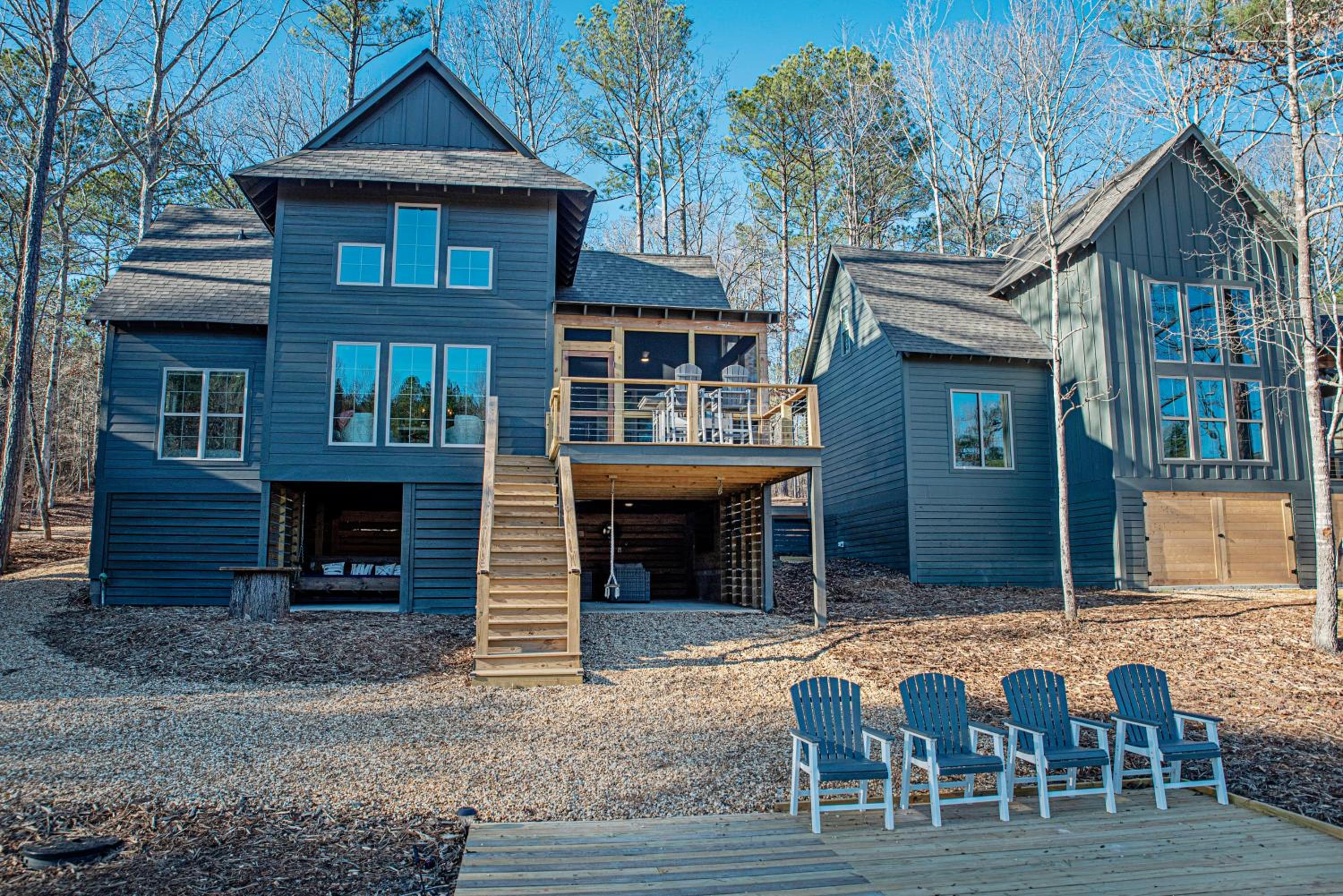 Three-Bedroom House photo 3