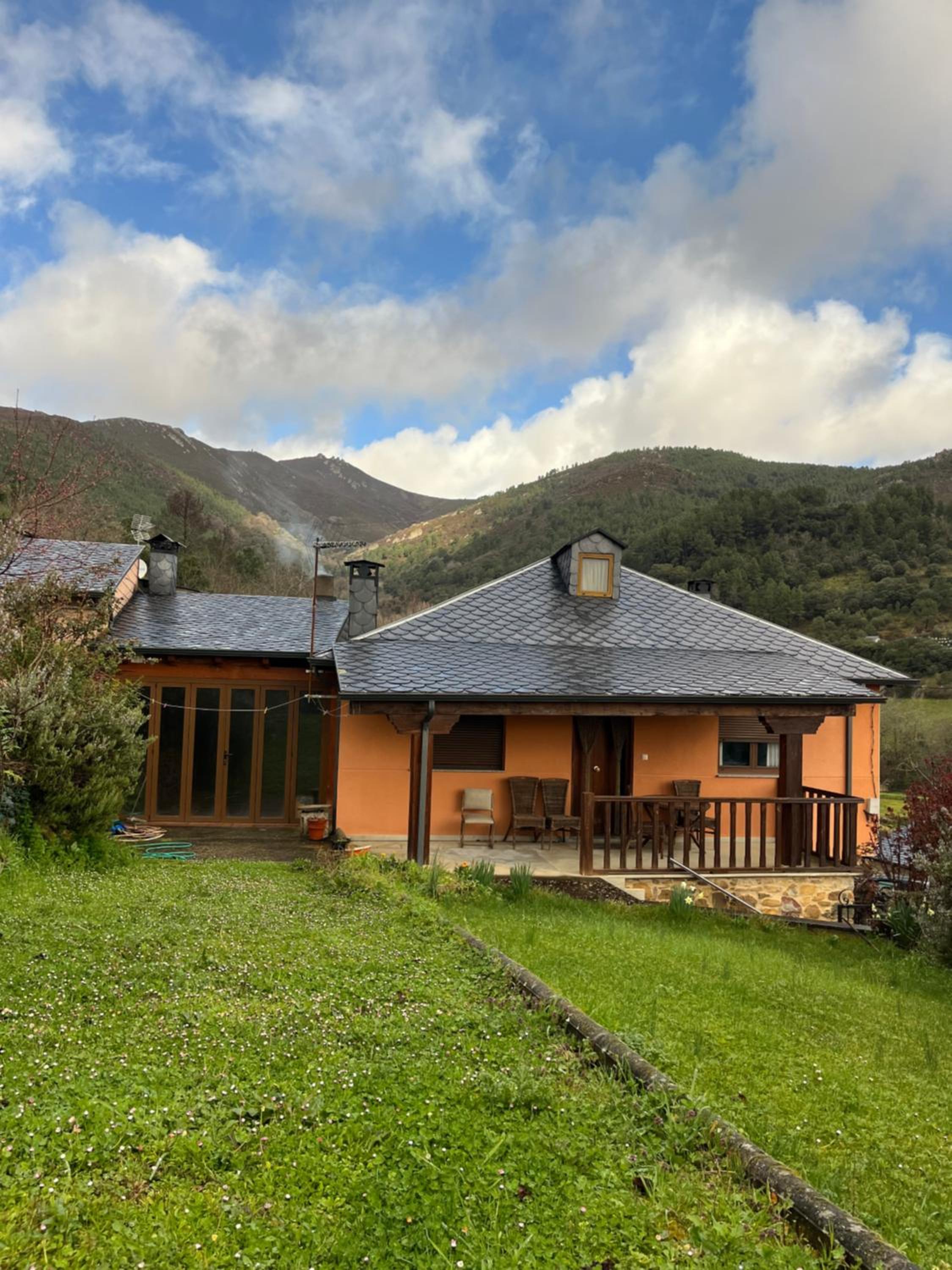 Three-Bedroom House photo 3