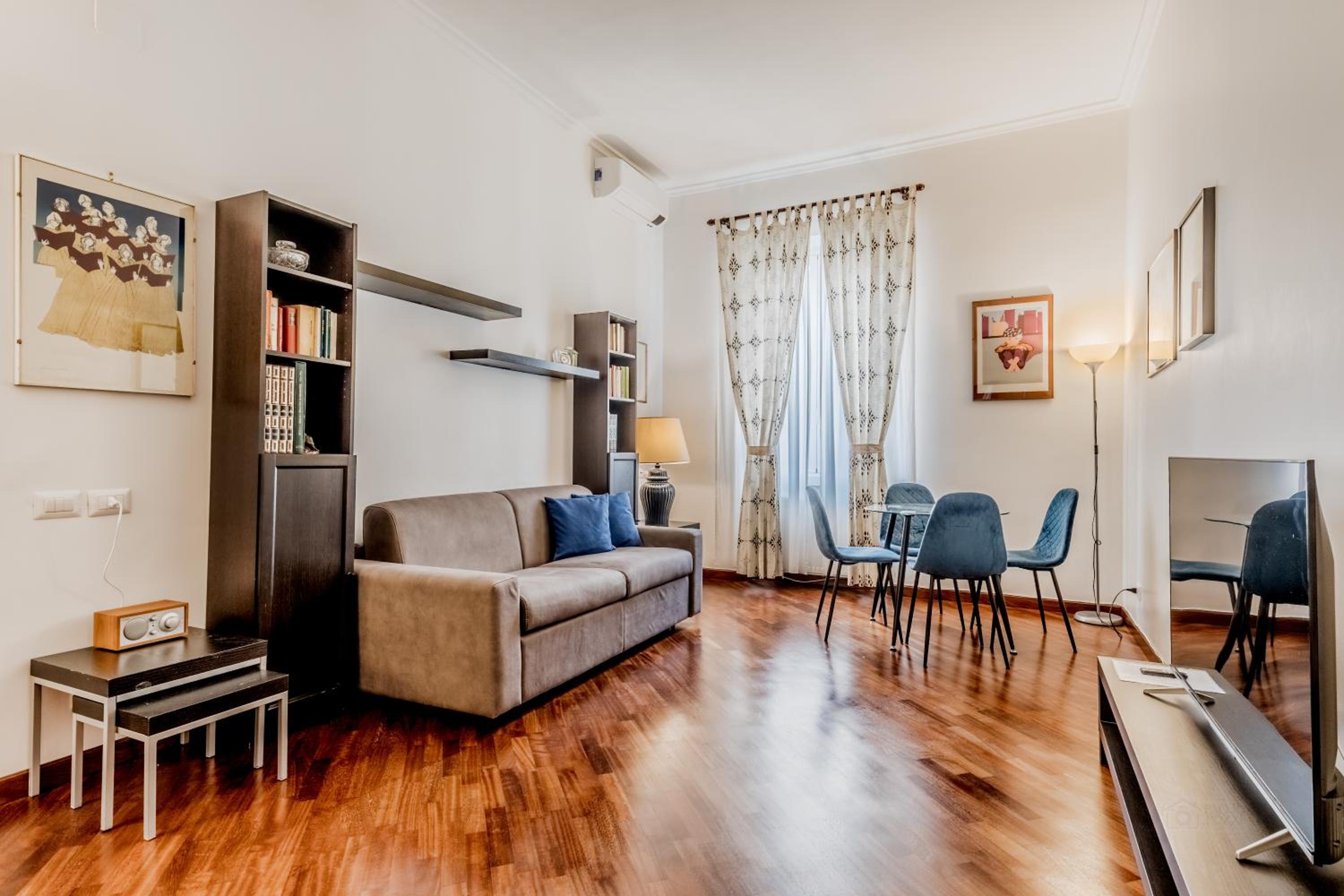 One-Bedroom Apartment photo 2