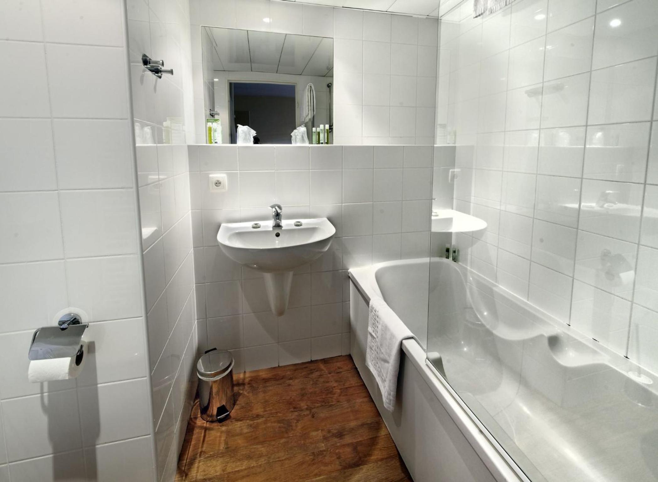 Two-Bedroom Apartment with balcony (6 Adults) photo 3