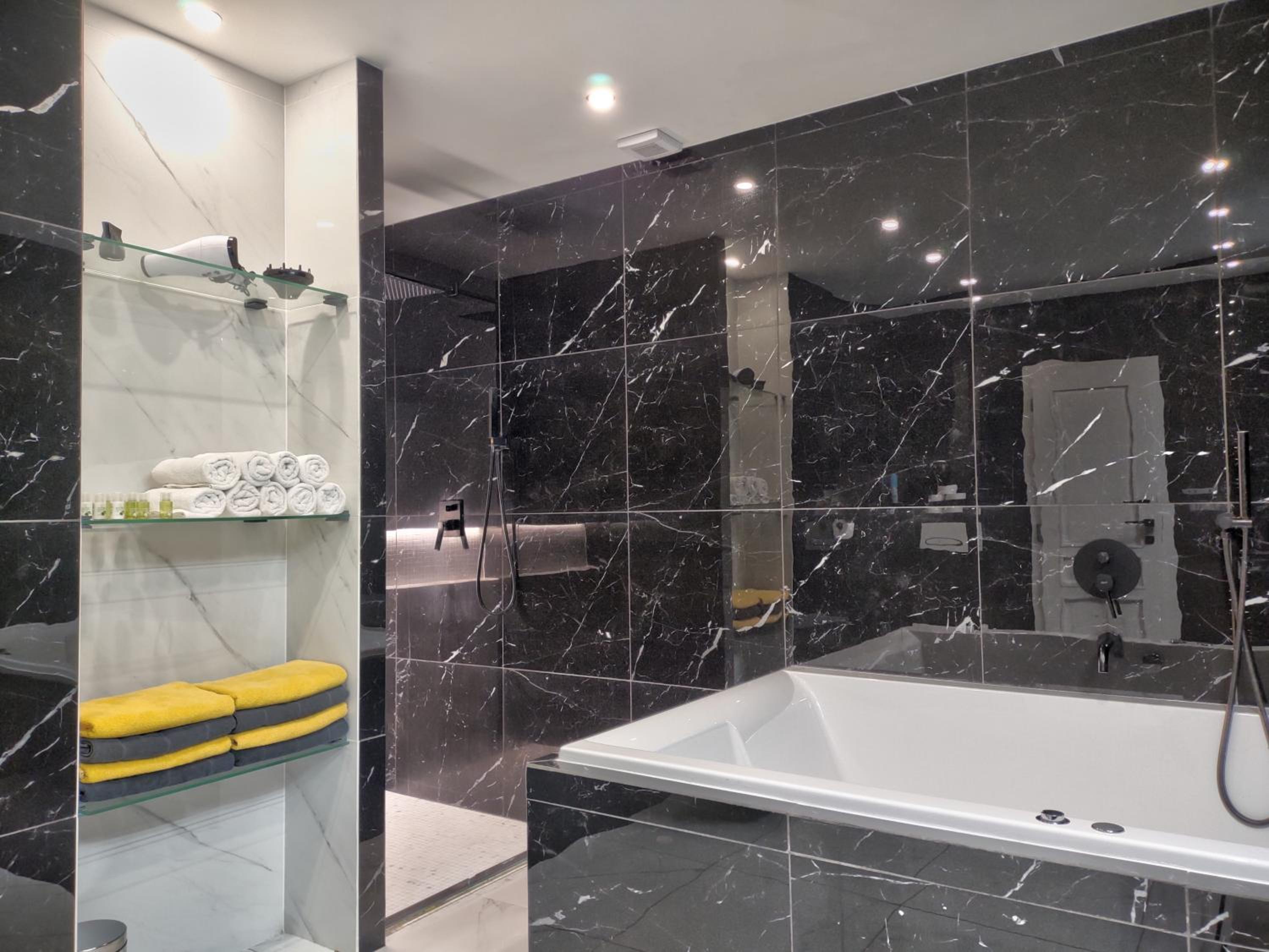 Penthouse Apartment - Photo 20