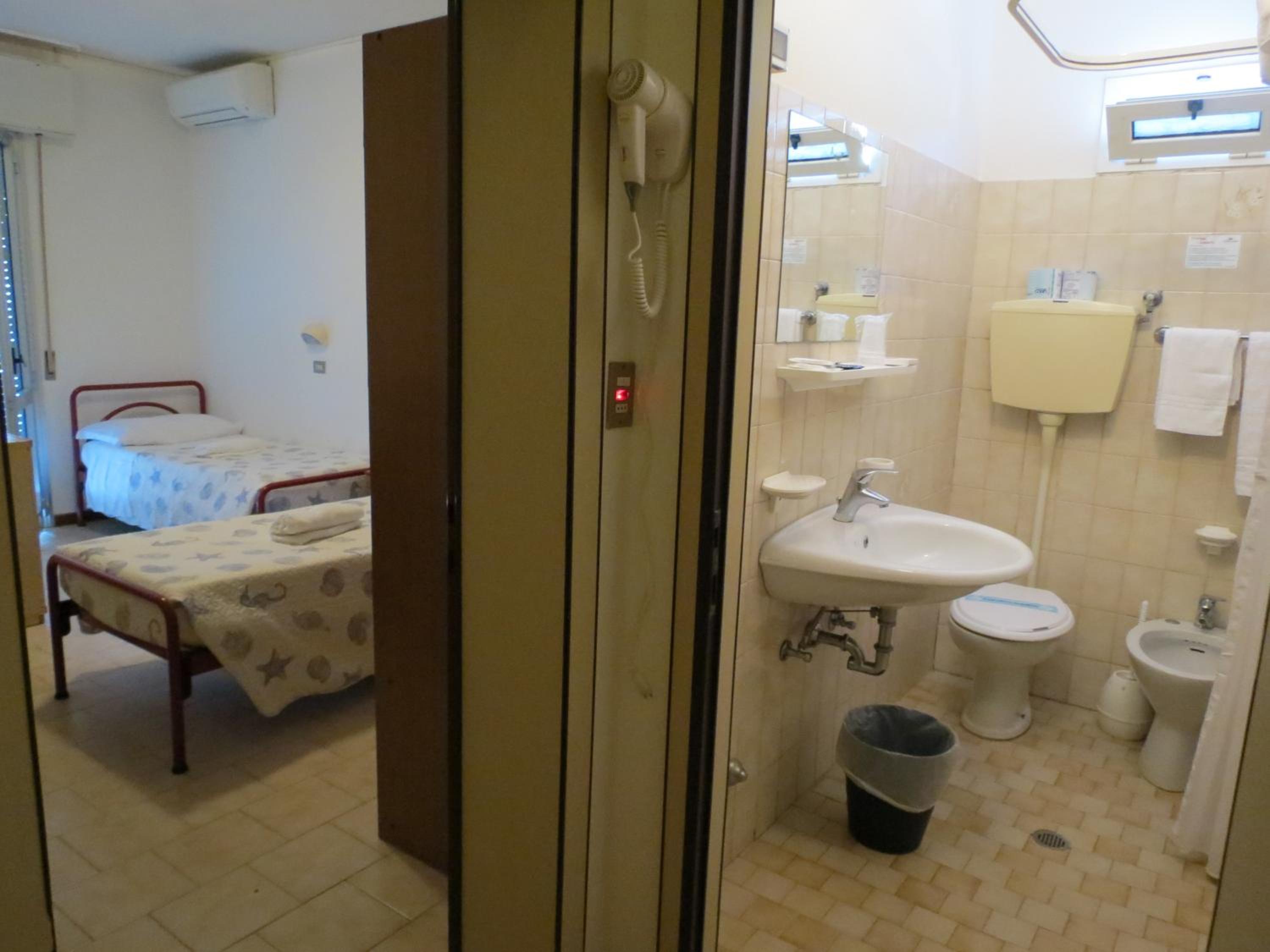 Economy Double or Twin Room photo 2