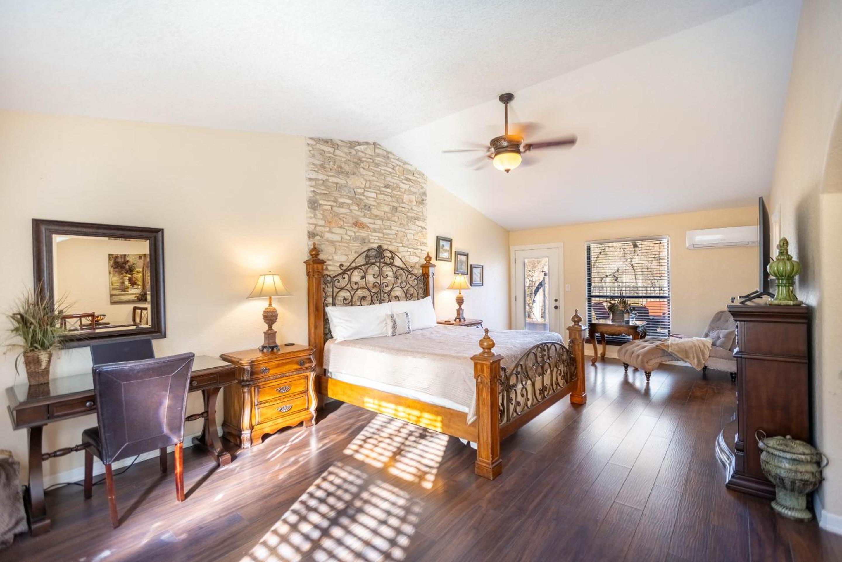 Deluxe Suite photo 1