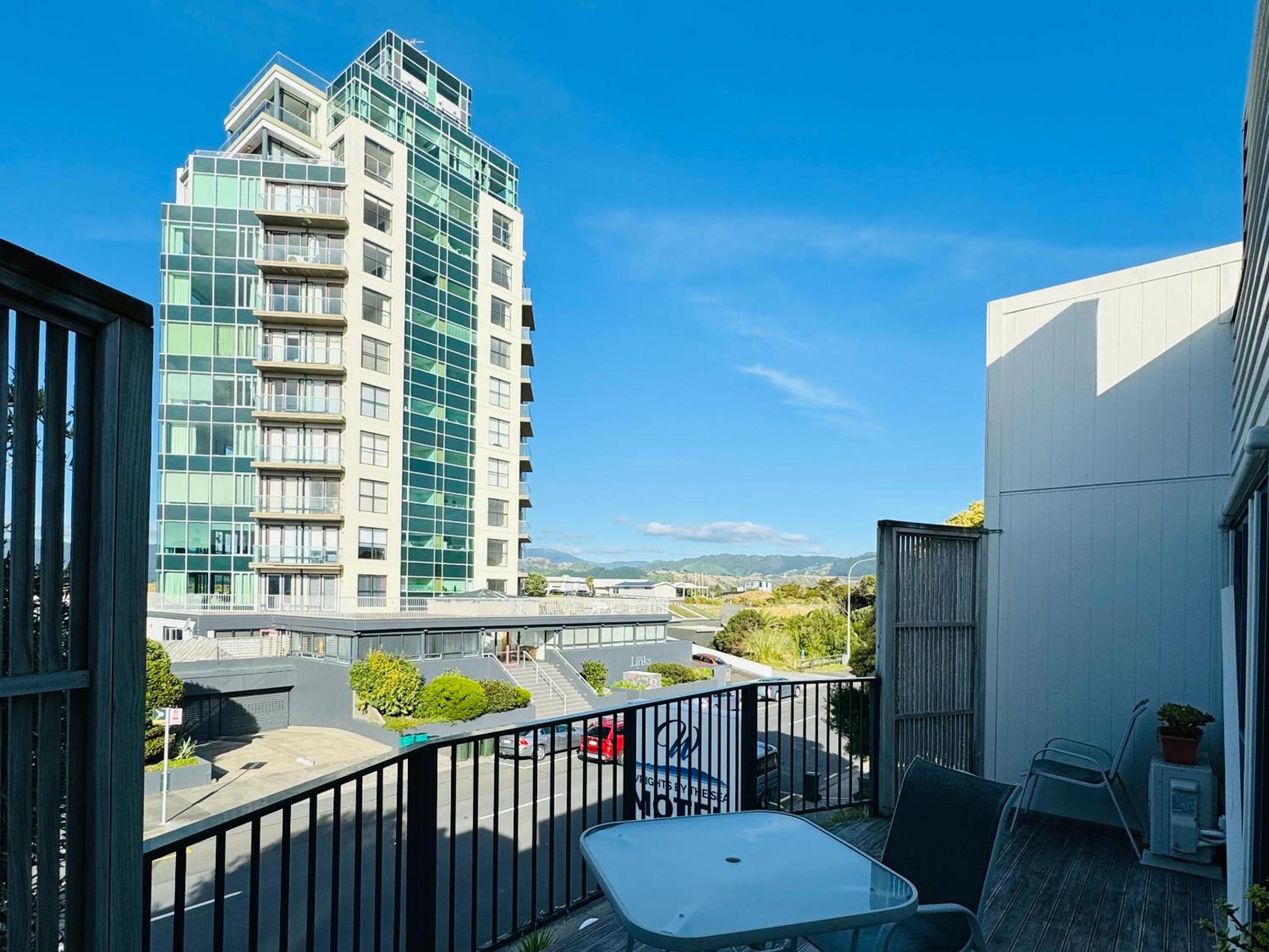 Studio with Balcony - Photo 4