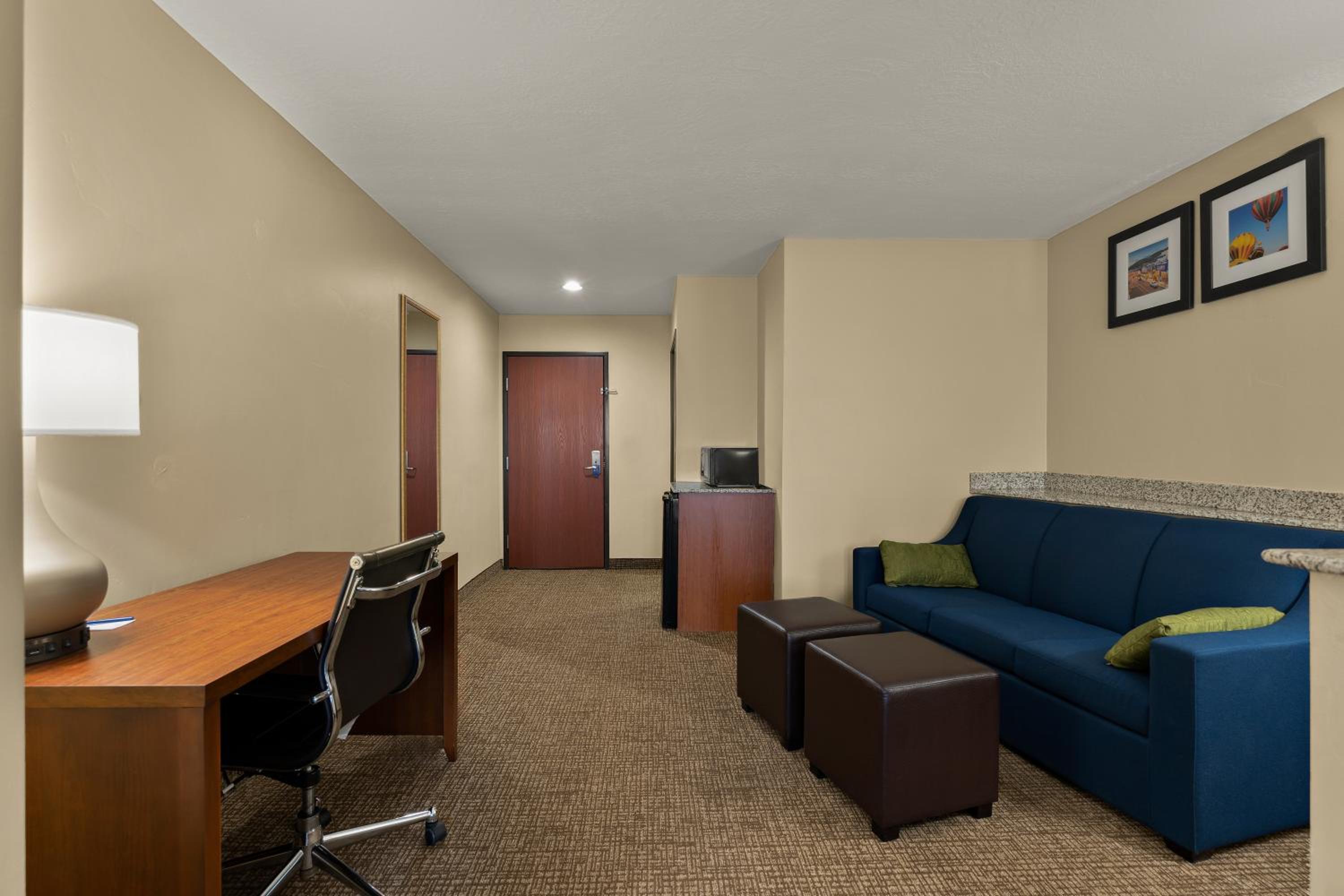 King Suite - Non Smoking - Photo 1
