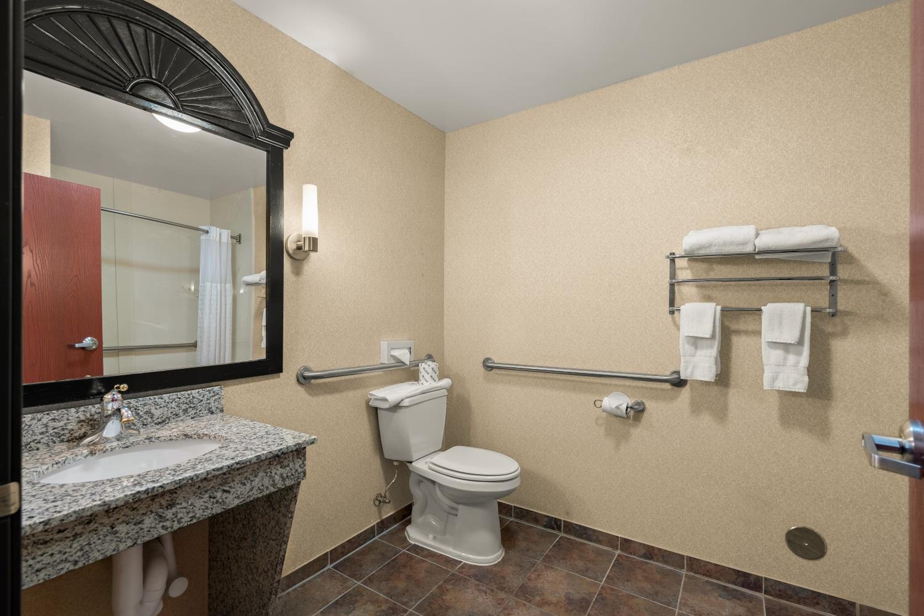 King Room - Disability Access/Non-Smoking - Photo 3