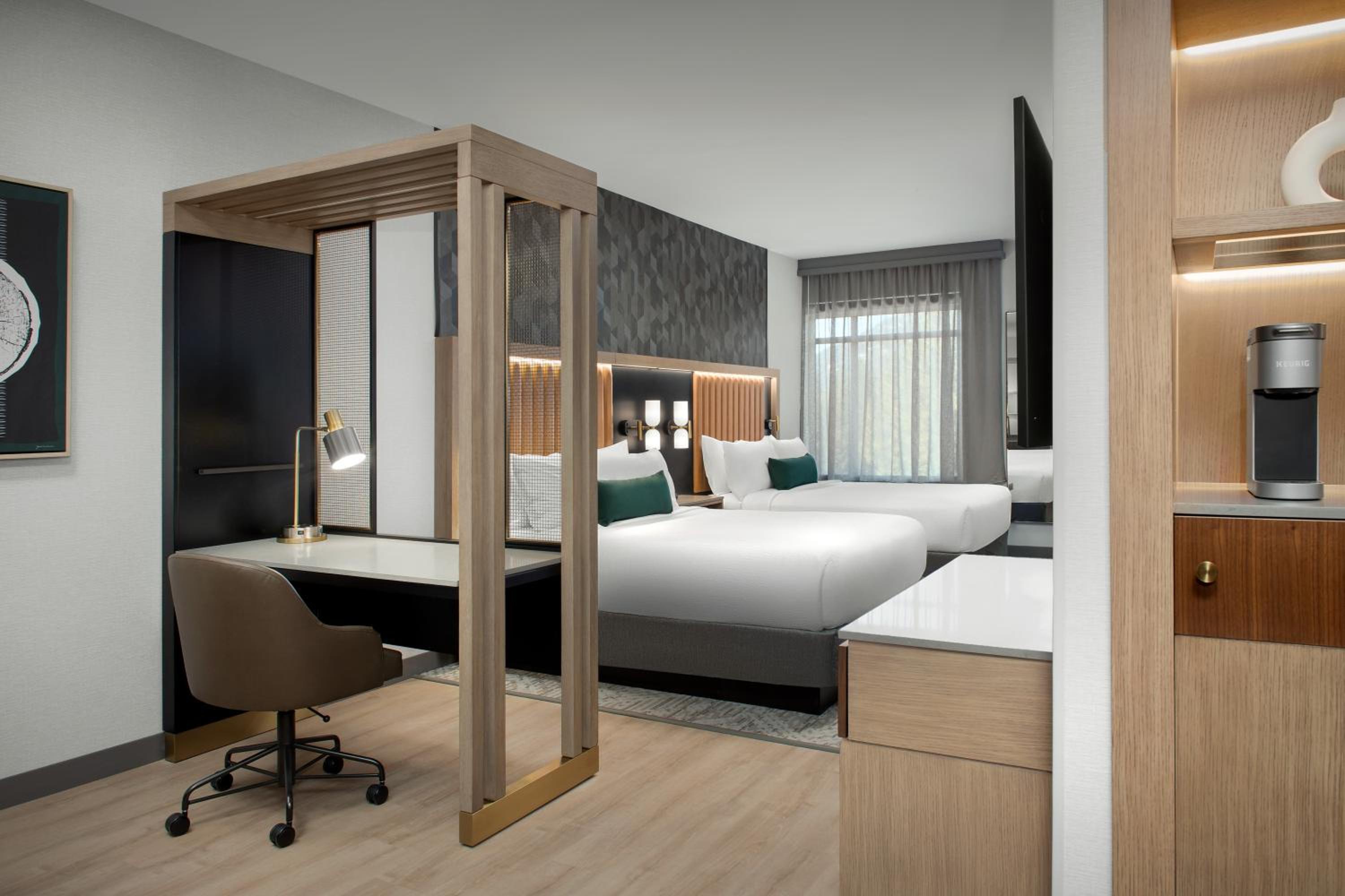 Queen Studio with Two Queen Beds and Sofa Bed - Photo 5