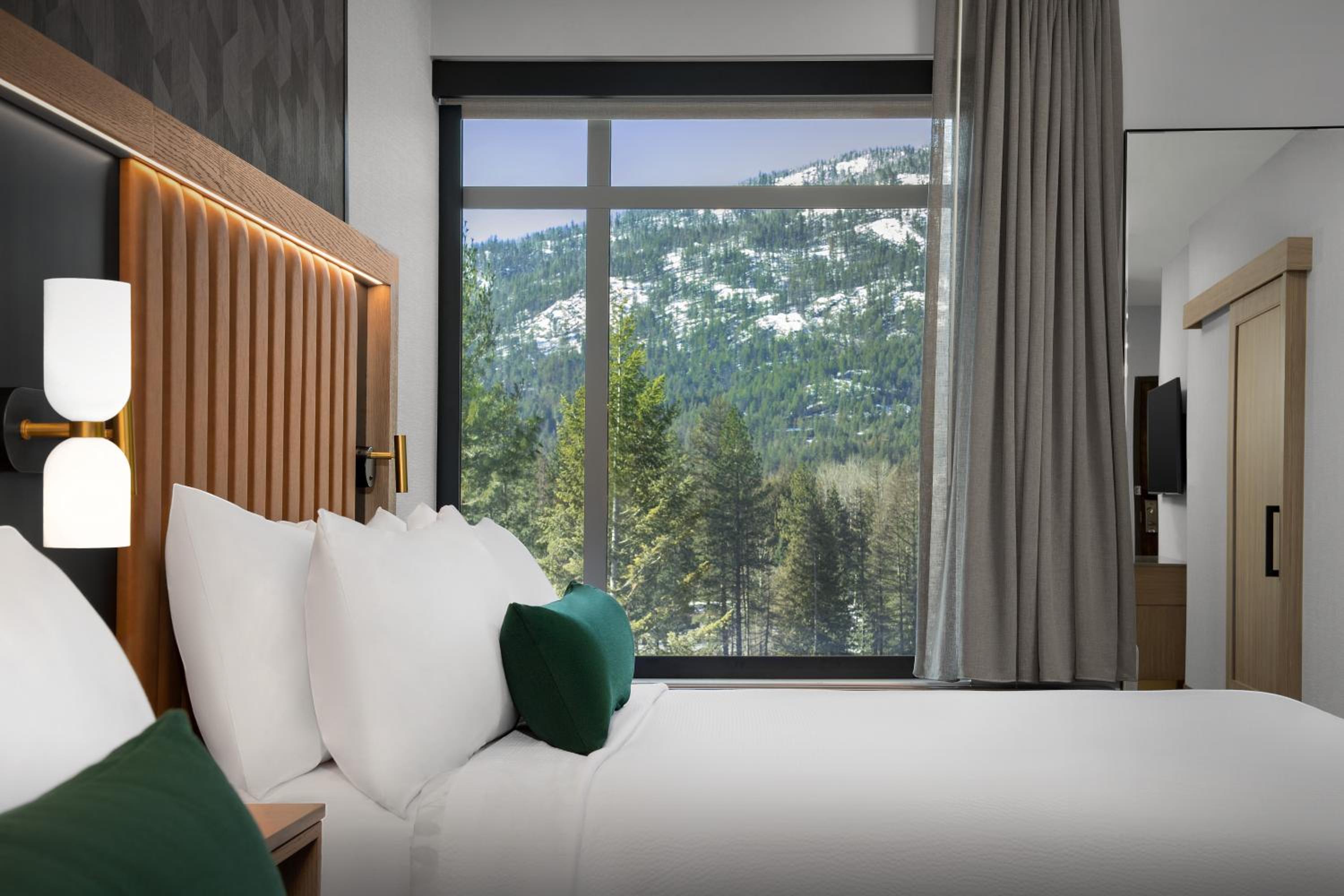 Queen Studio with Two Queen Beds and Sofa Bed - Photo 6