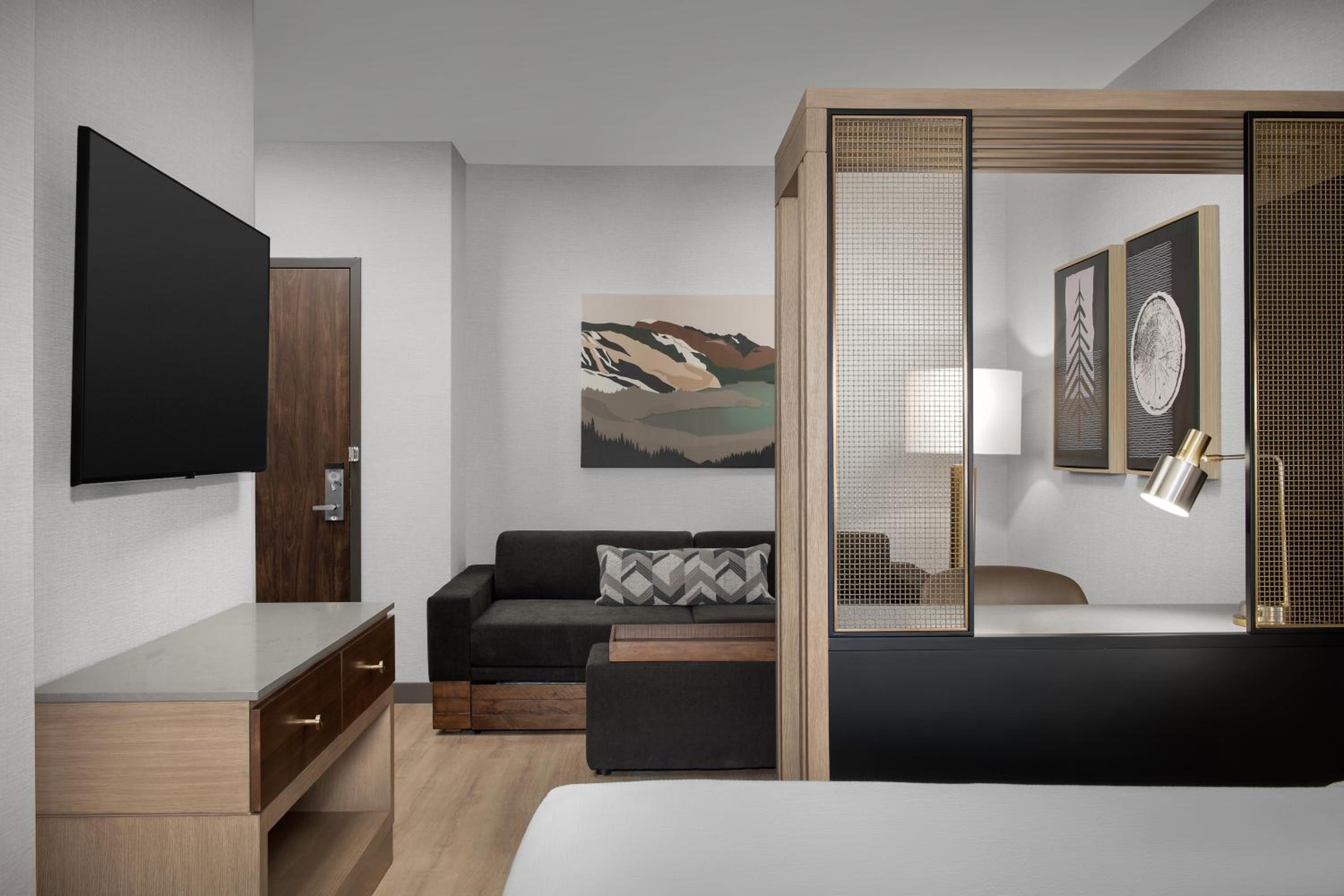 Queen Studio with Two Queen Beds and Sofa Bed - Photo 4