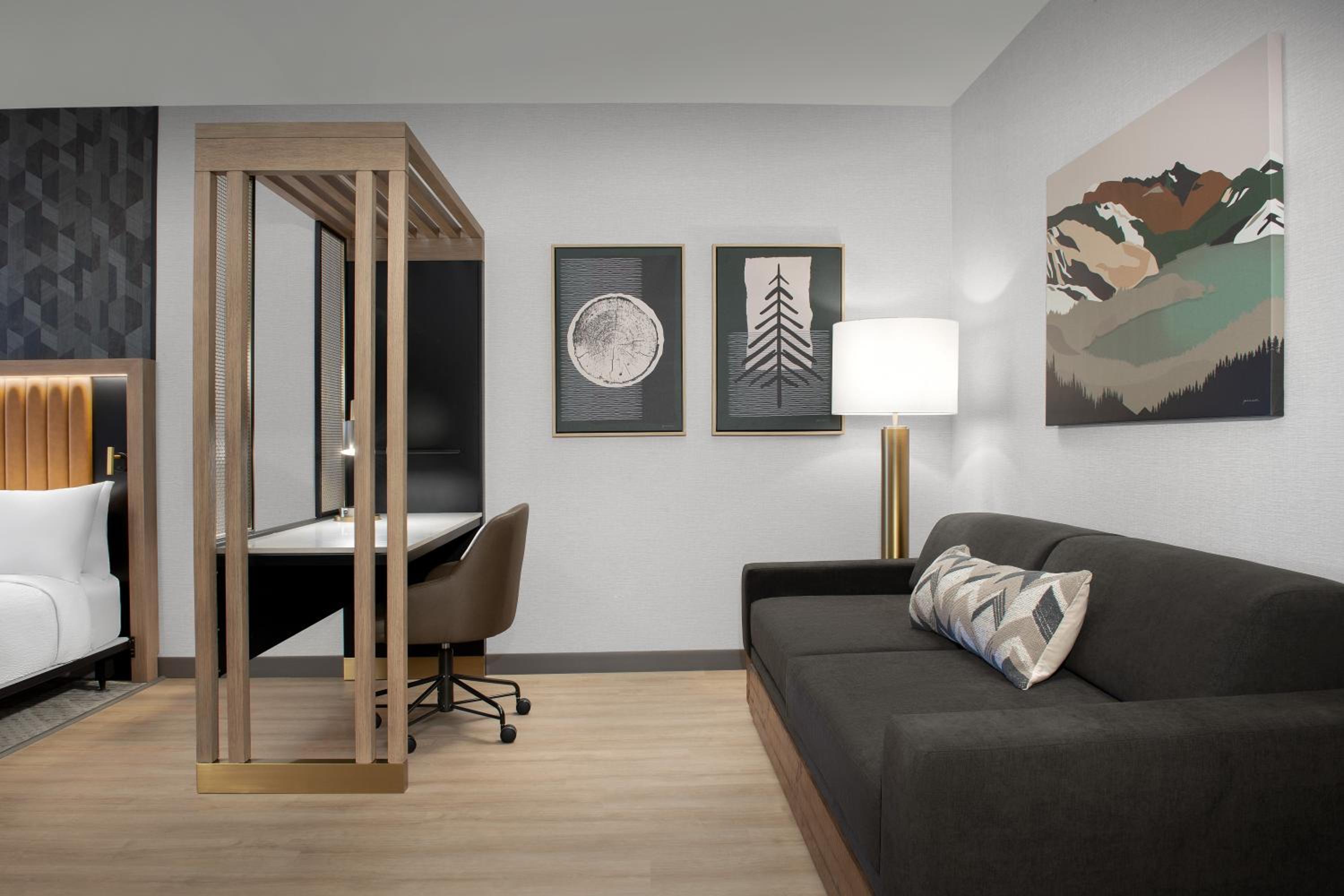 Queen Studio with Two Queen Beds and Sofa Bed - Photo 19