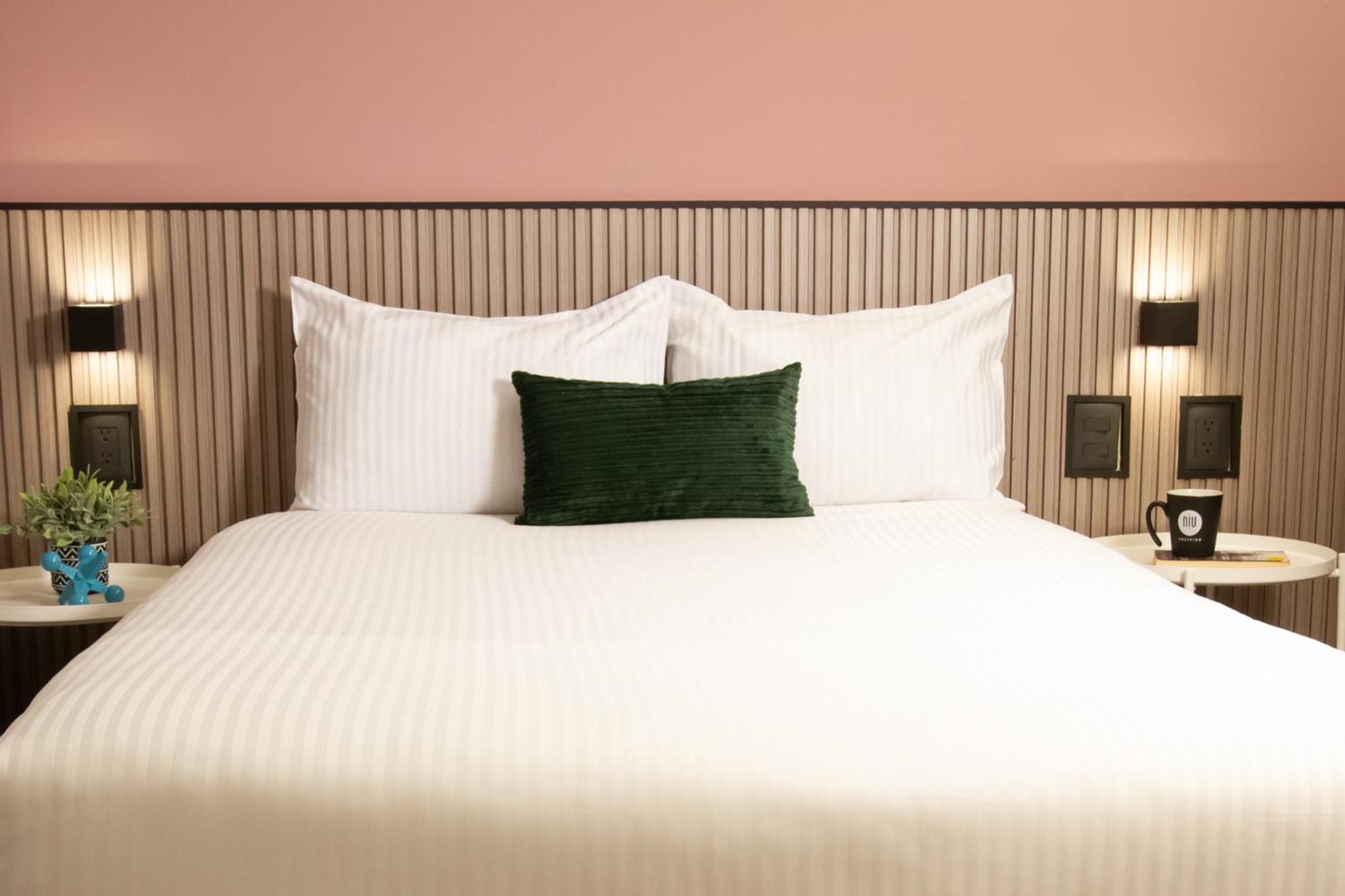 Suite with City View - Photo 10