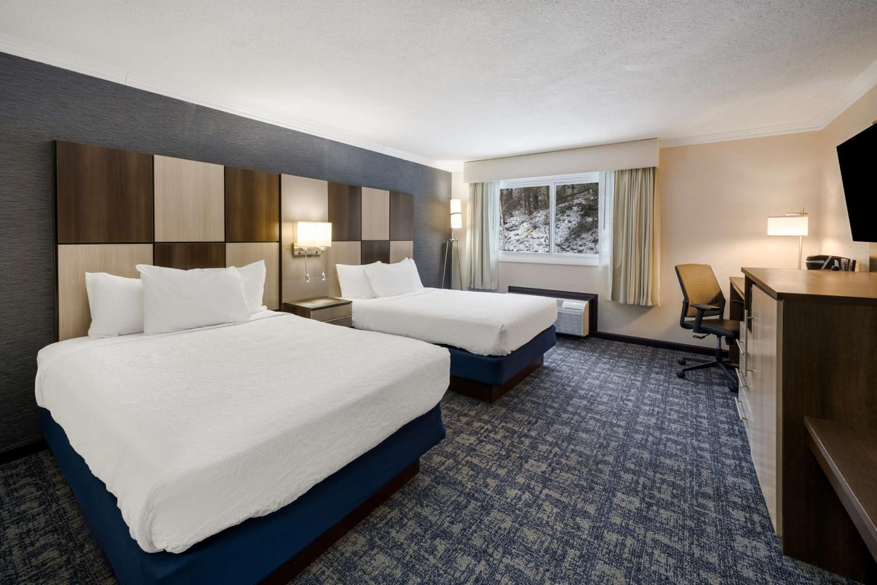 Queen Room with Two Queen Beds and Walk-In Shower - Mobility Accessible - Photo 4
