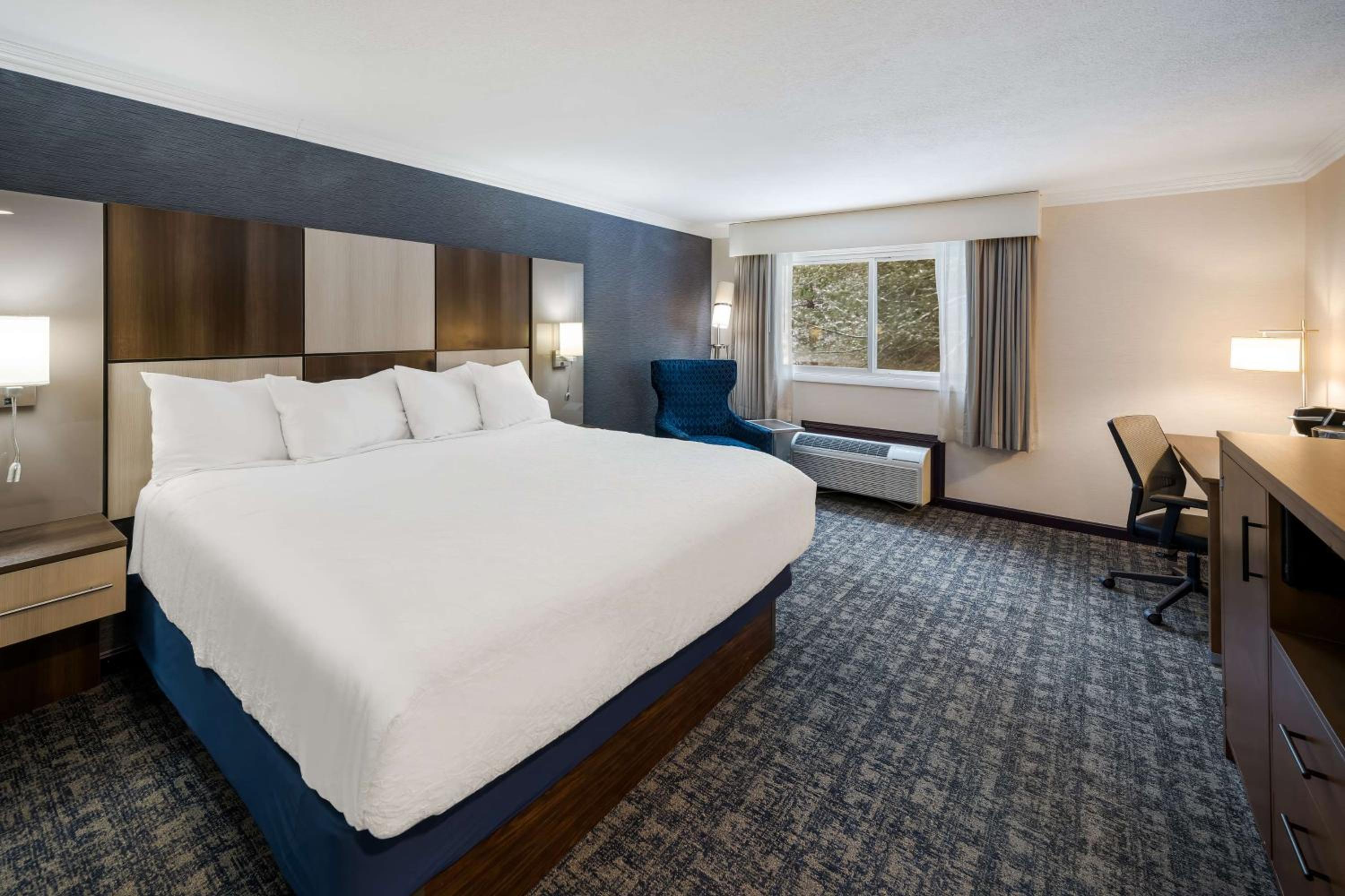 King Room - Non-Smoking - Photo 6