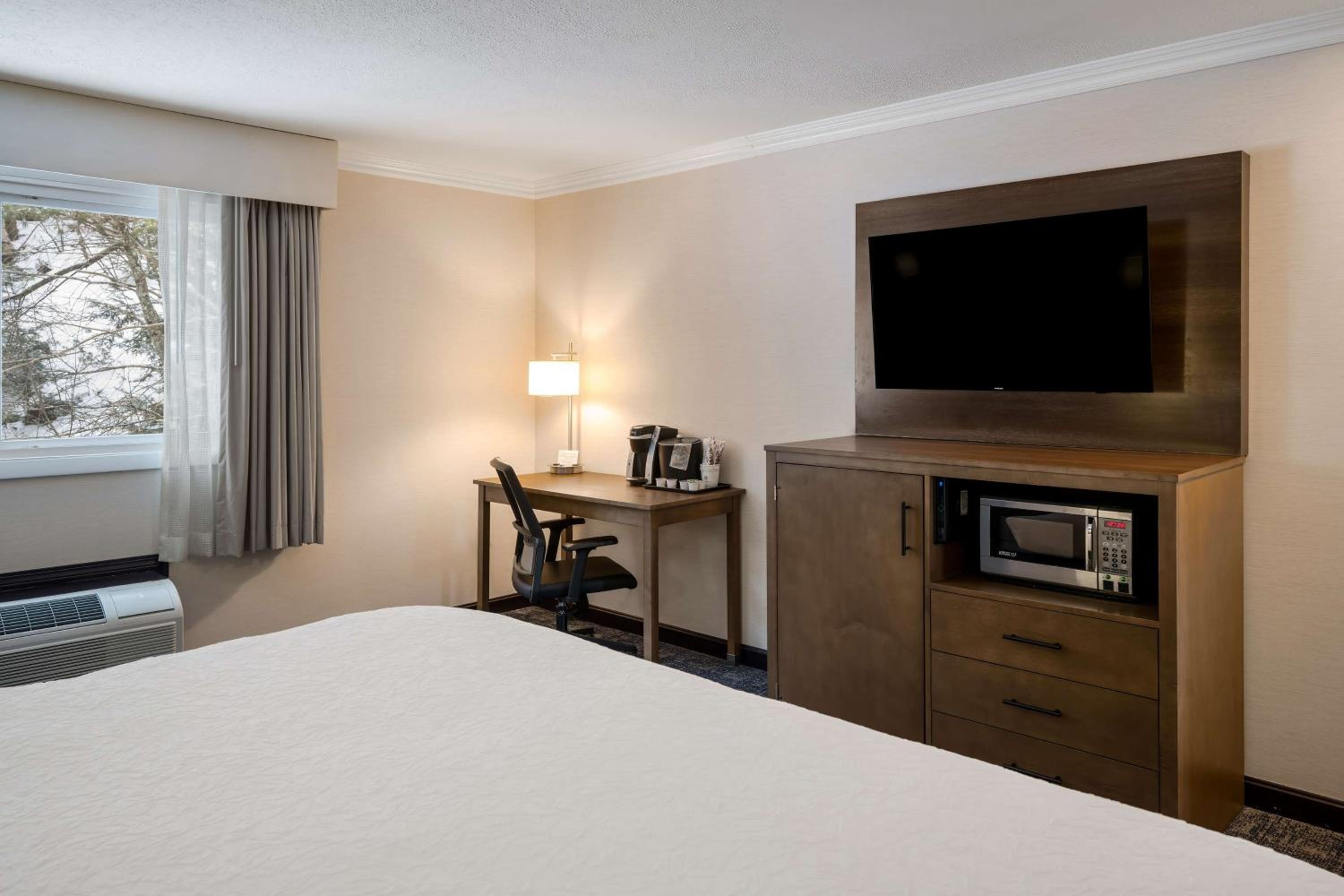 King Room - Non-Smoking - Photo 1
