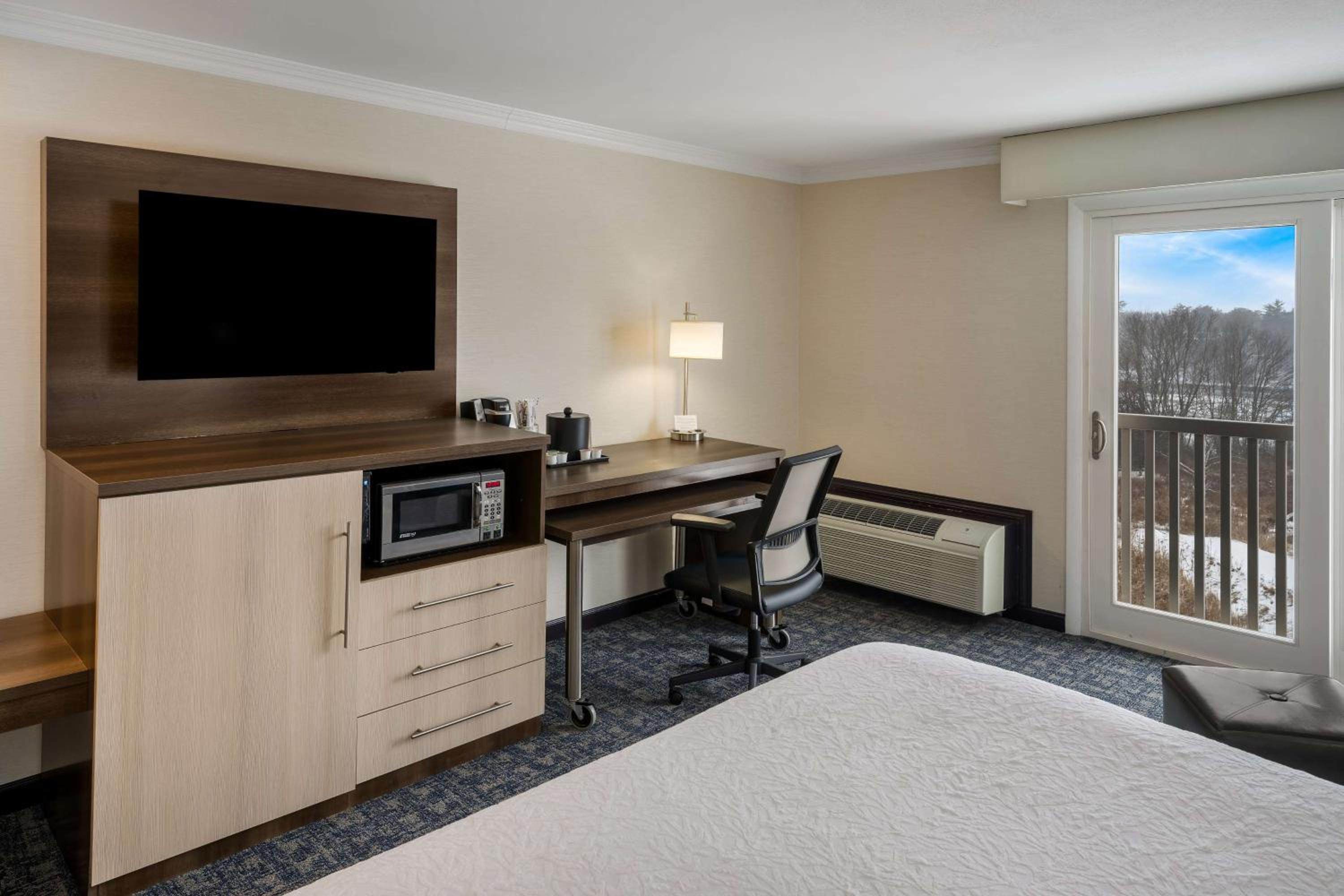 King Room with Scenic View - Non-Smoking - Photo 2