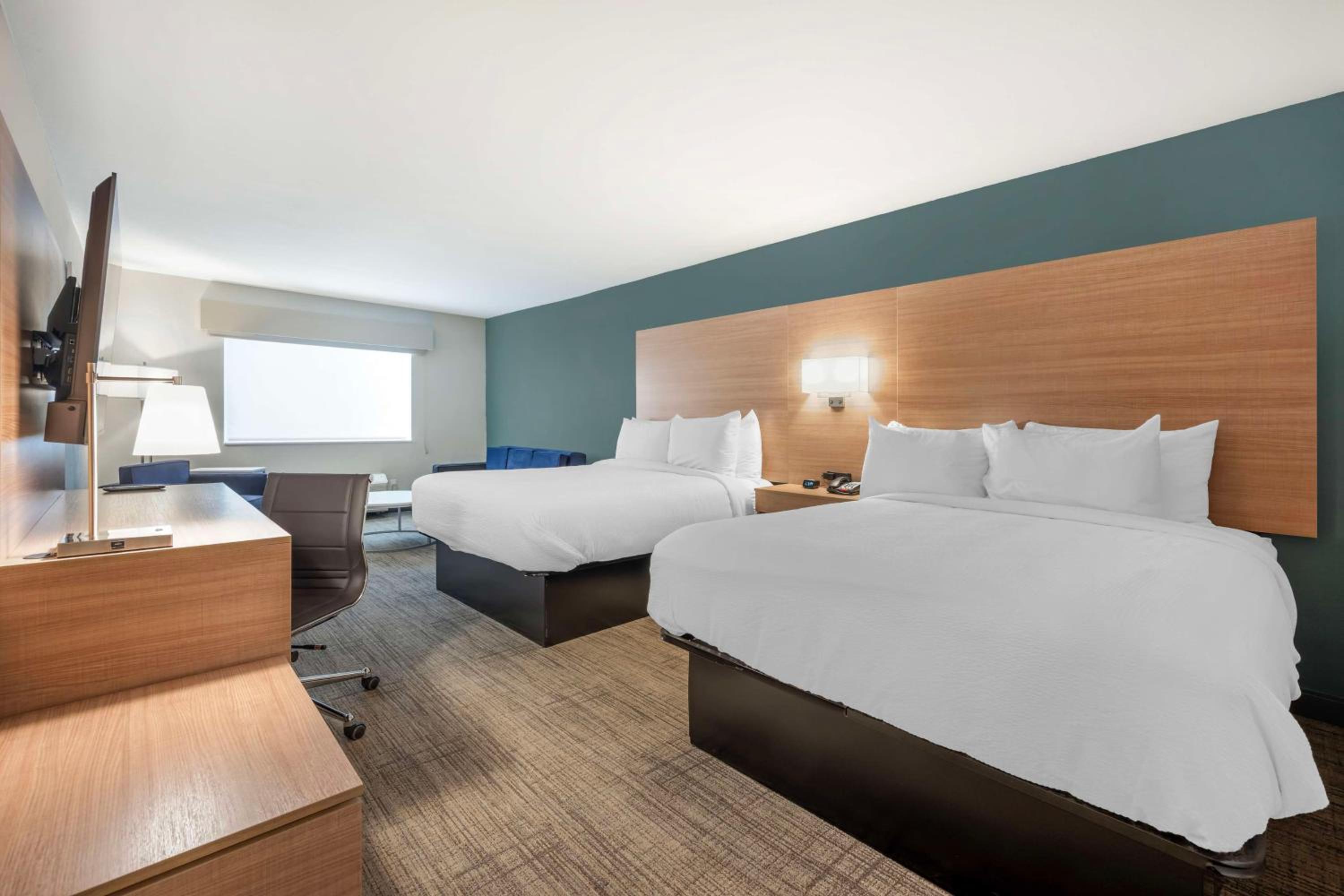 Large Queen Room with Two Queen Beds - Non-Smoking