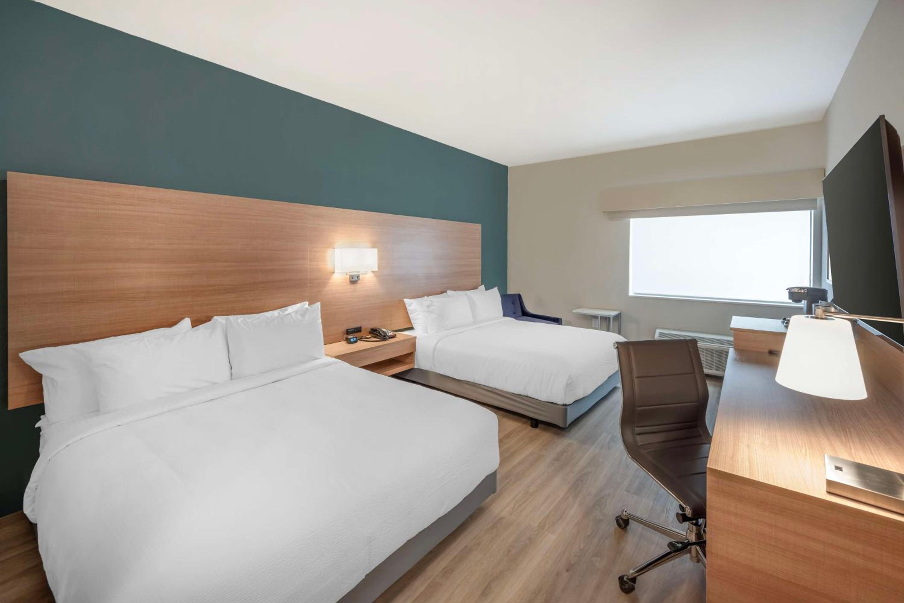 King Room with Walk-in Shower - Non-Smoking