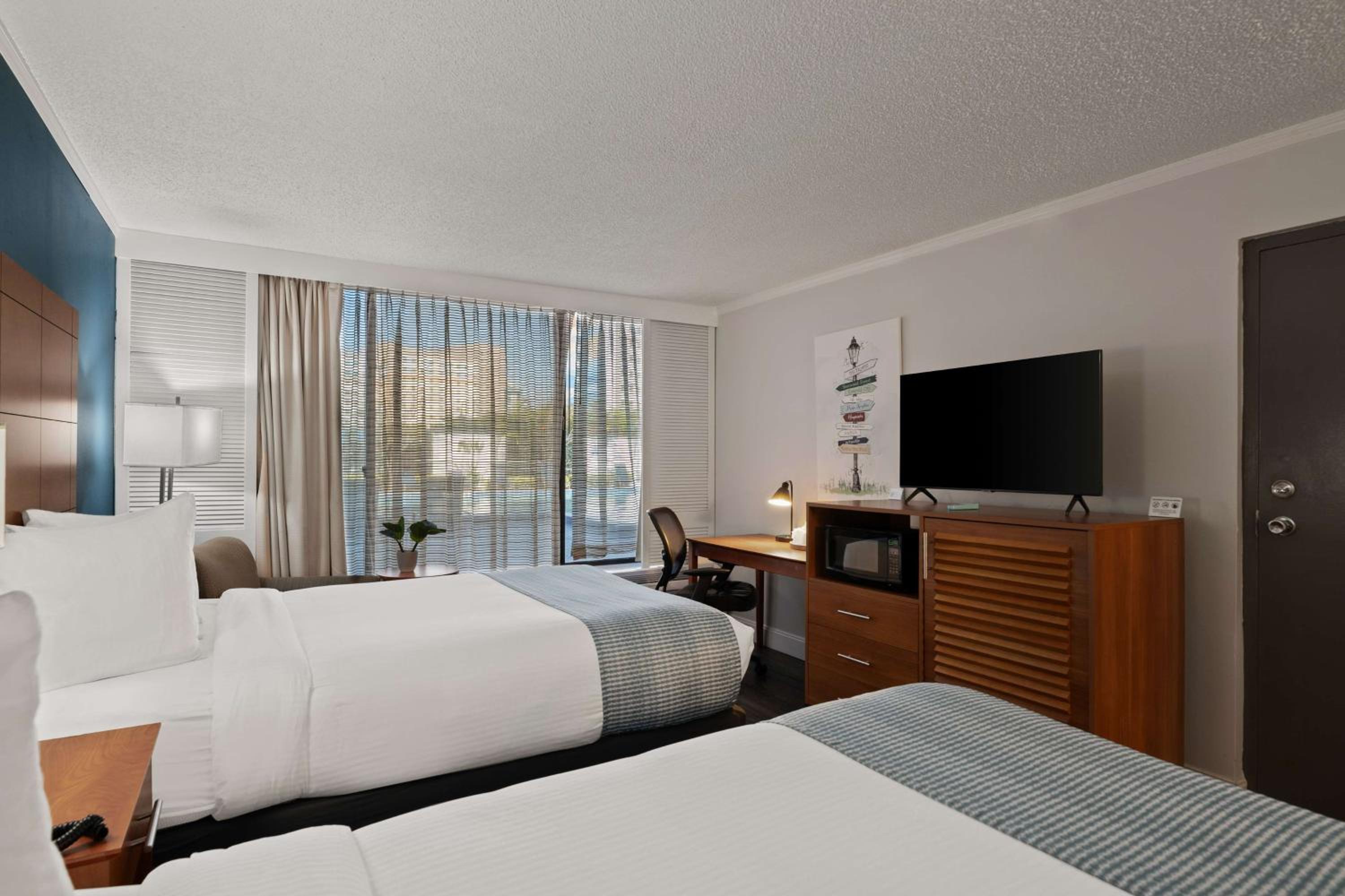 Pool Side Room with Two Double Beds thumbnail 5