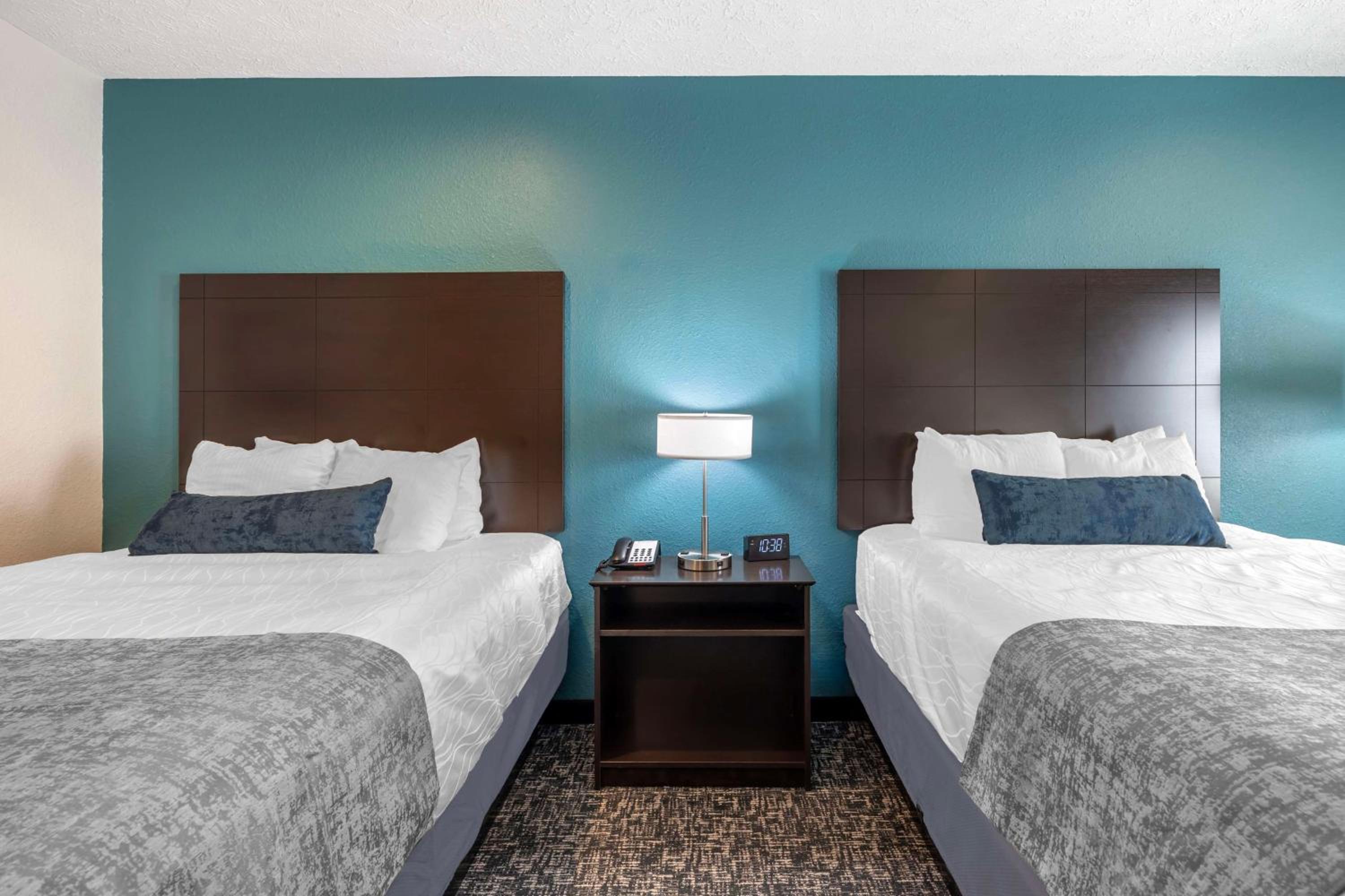 Queen Room with Two Queen Beds and Mobility Accessible Bathtub - Photo 5