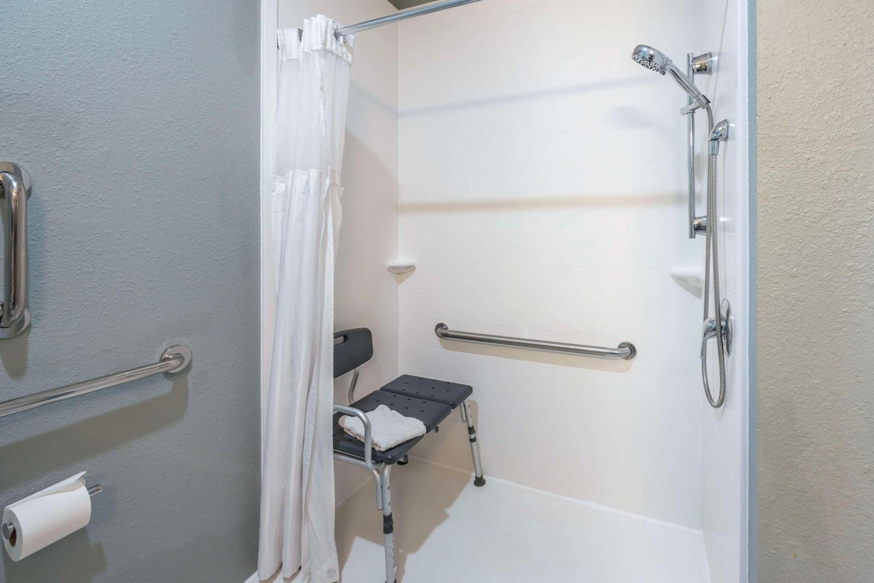 Queen Room with Two Queen Beds and Mobility Accessible Roll-In Shower - Photo 4