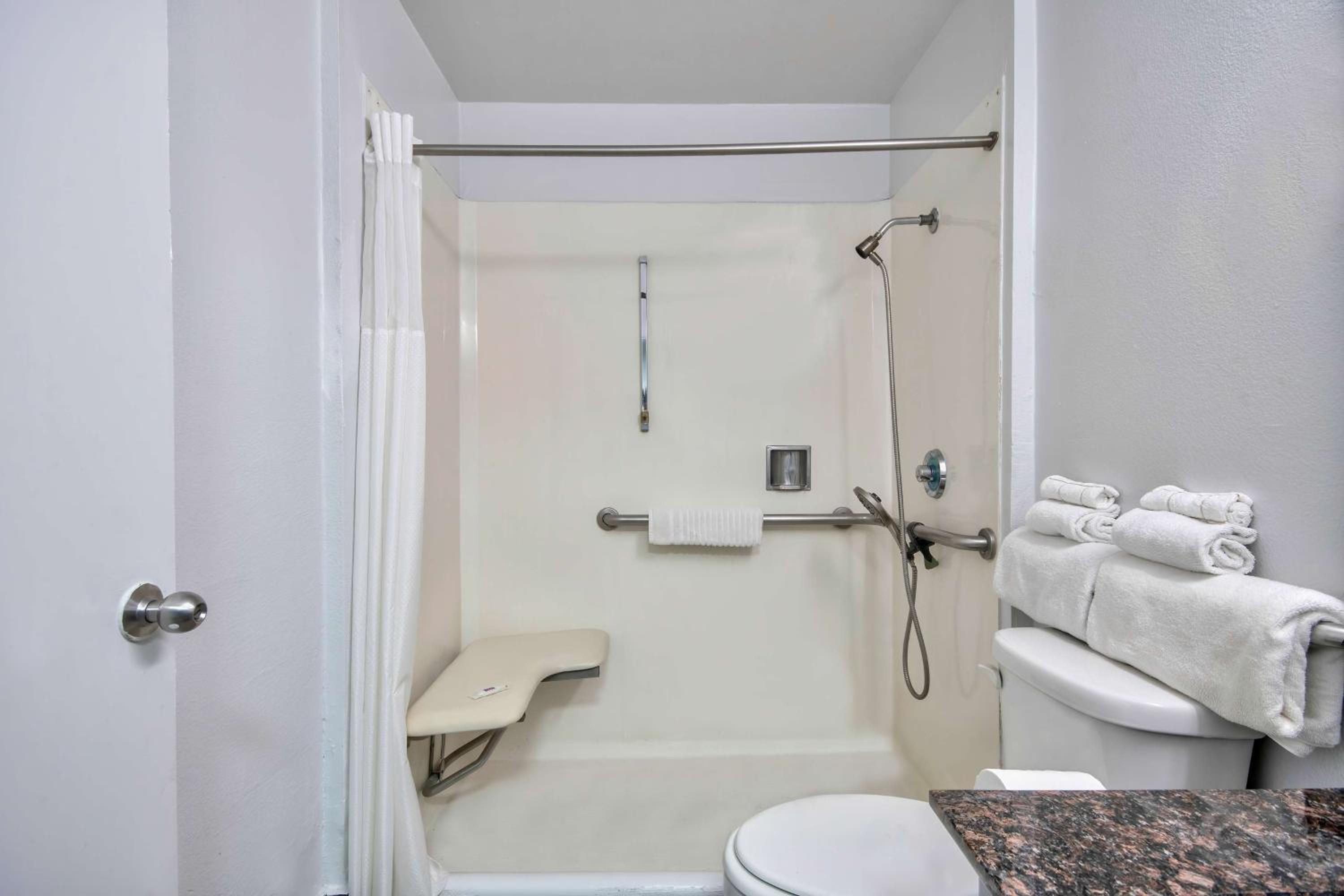 King Room with Roll-in Shower - Disability Access - Non-Smoking