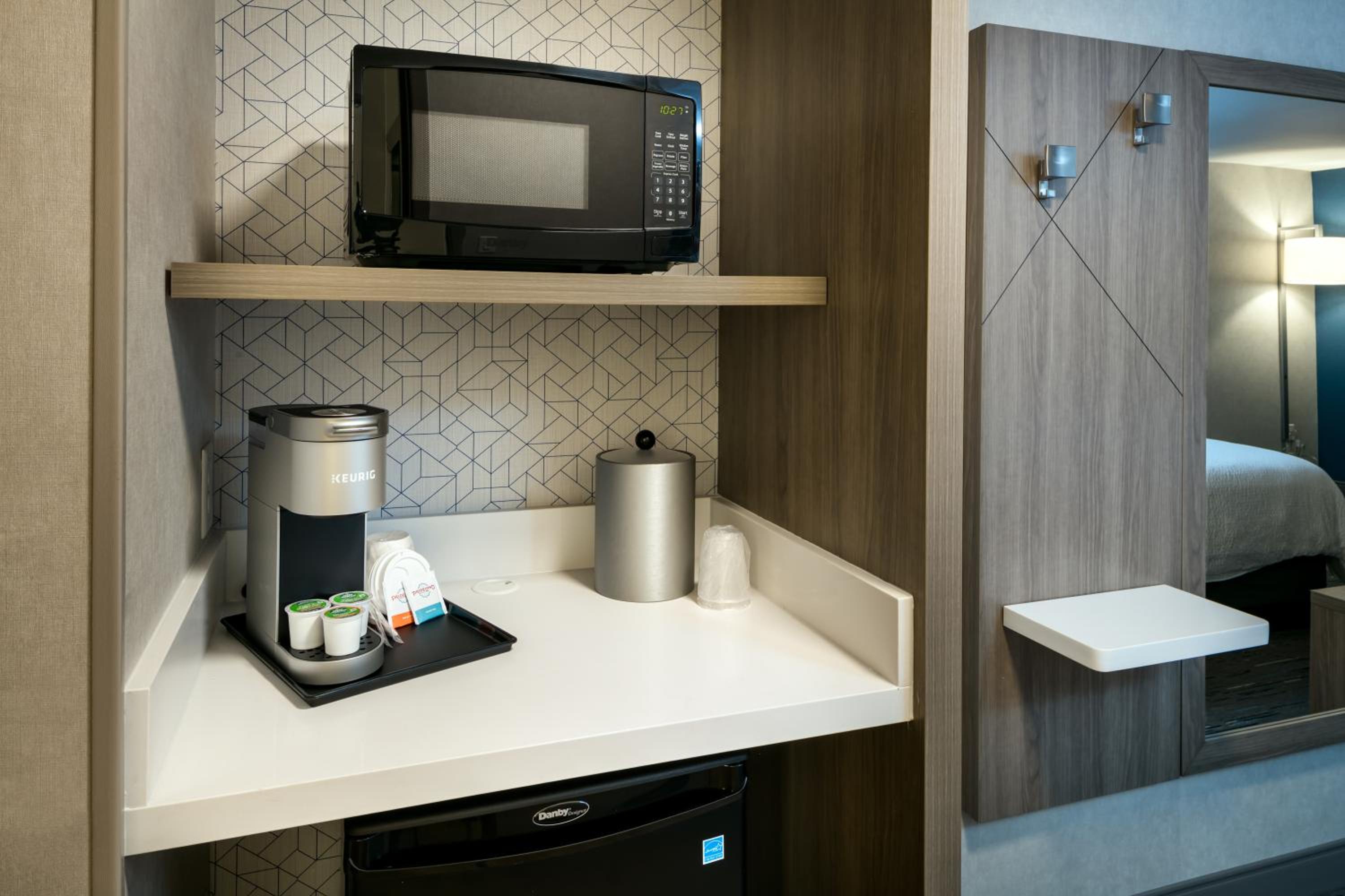 Standard Room - Non-Smoking - Photo 2
