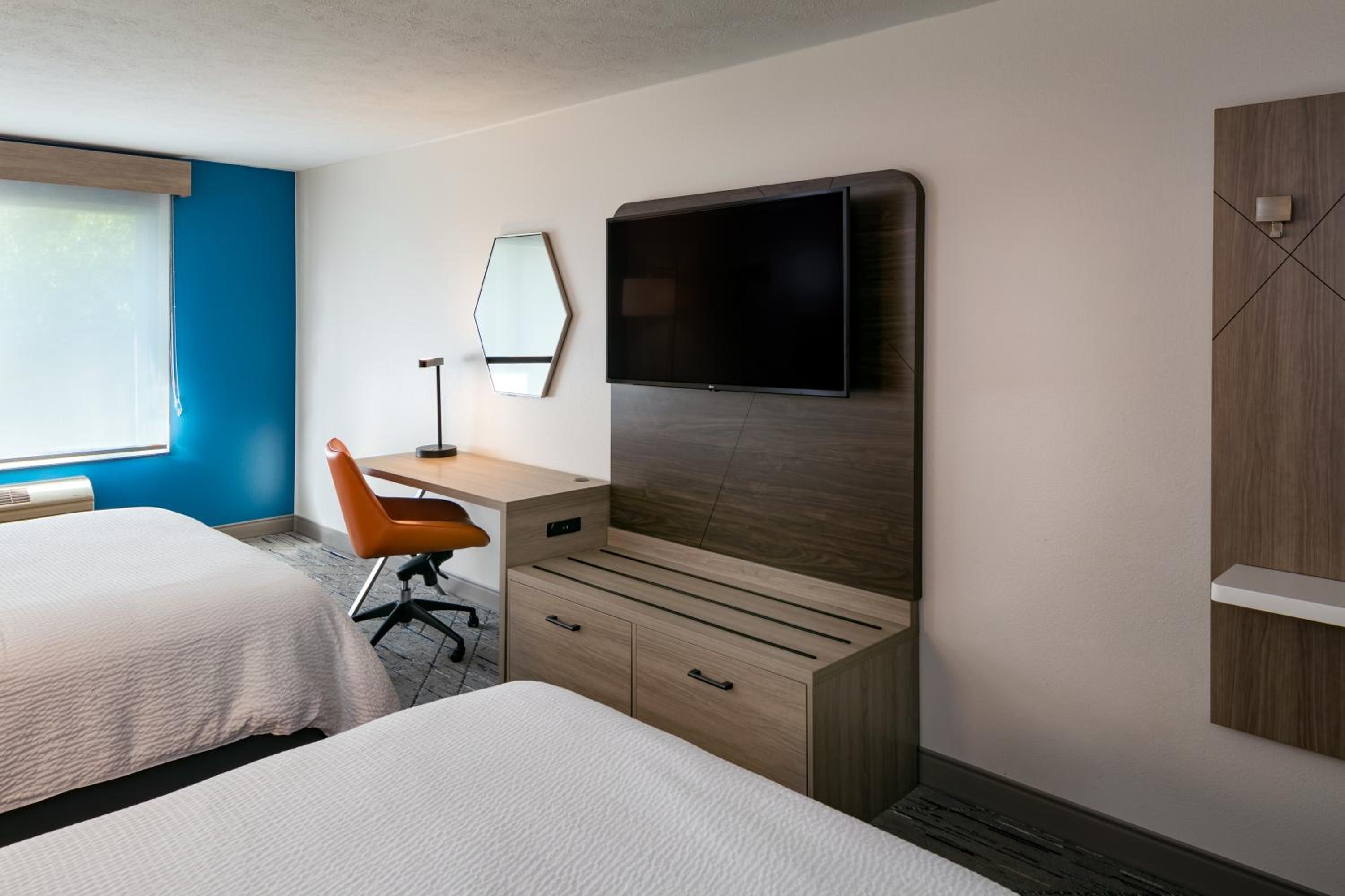Standard Room with Two Queen Beds - Photo 1