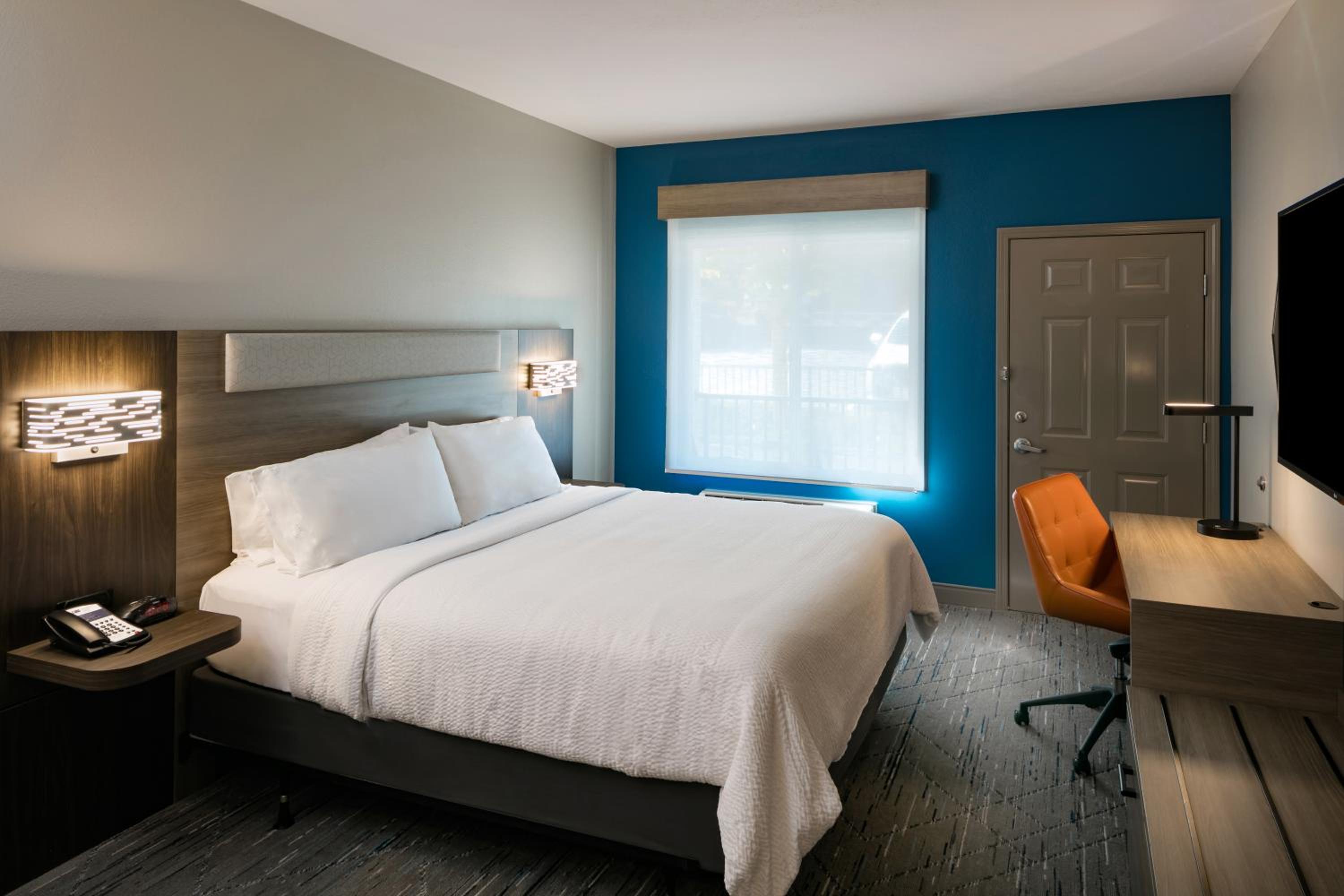 Standard King Room - Photo 3