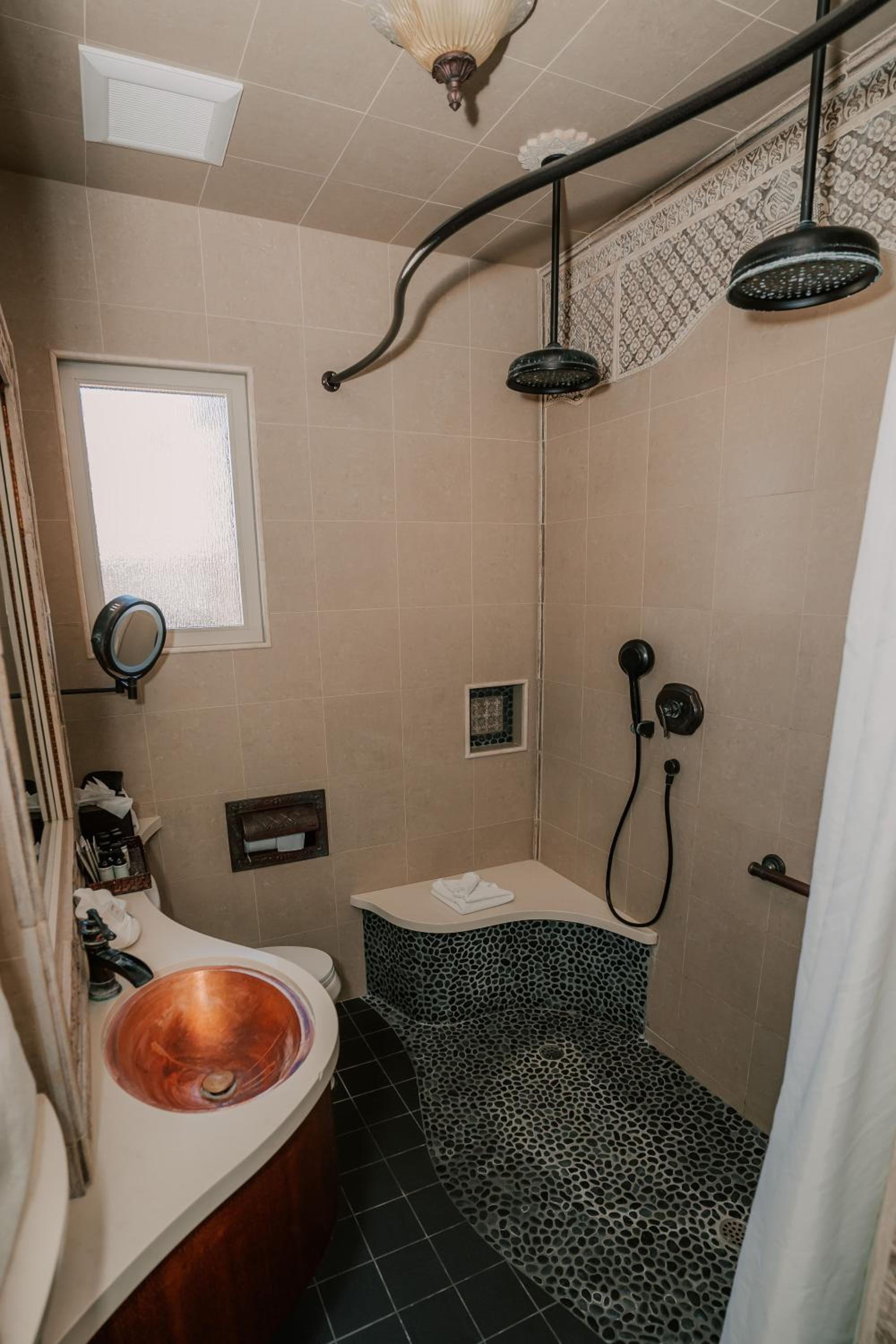 Deluxe Suite - Photo 2