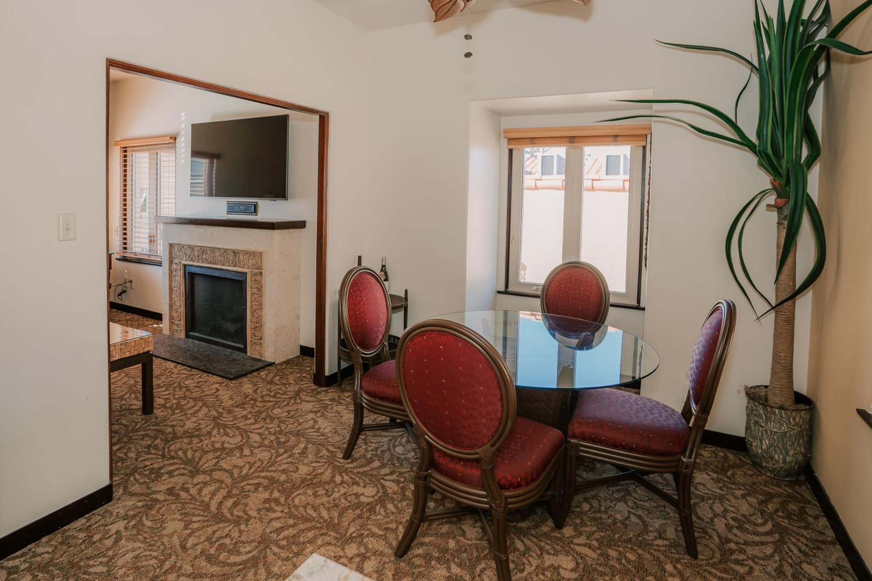 Deluxe Suite - Photo 4