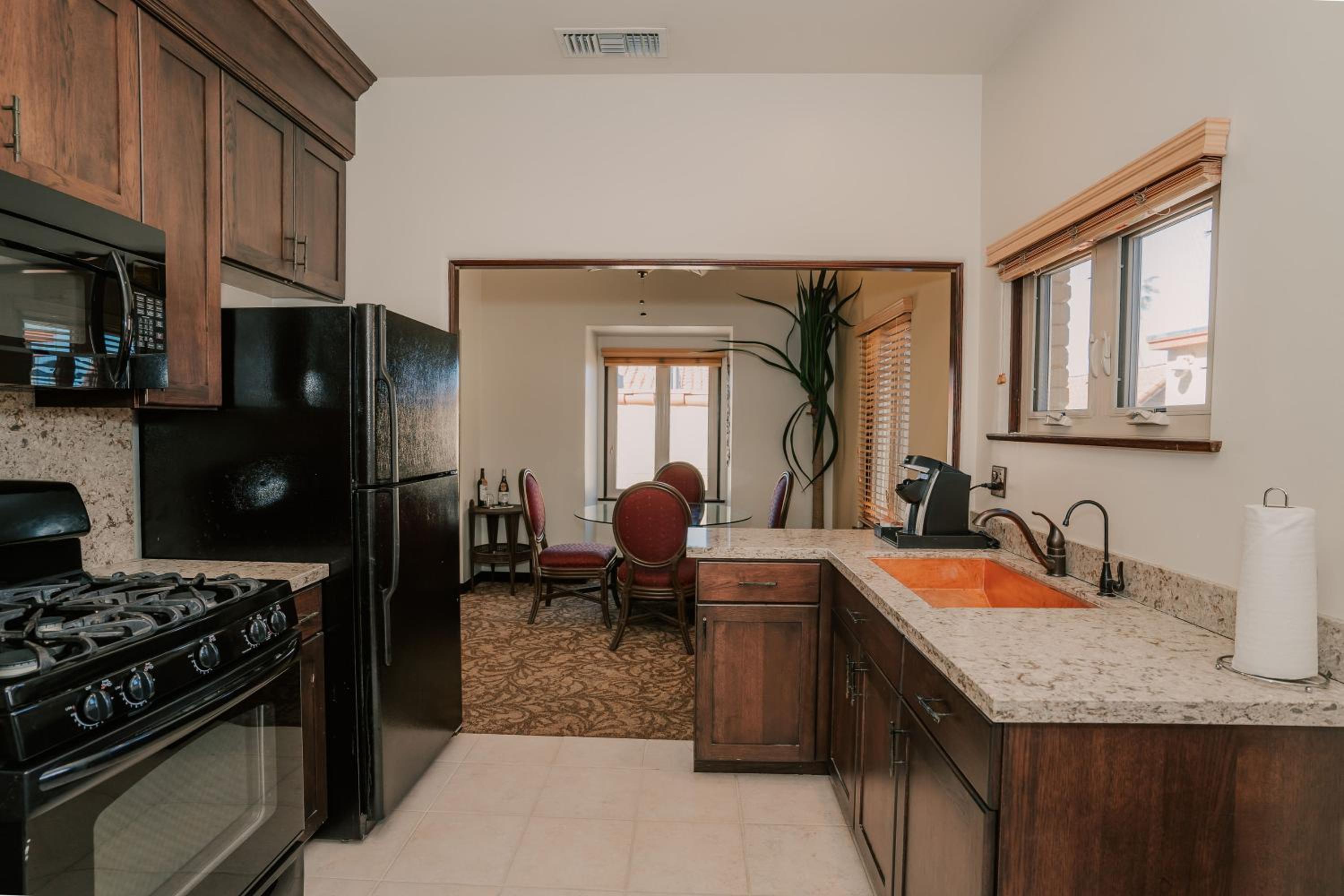 Deluxe Suite - Photo 3