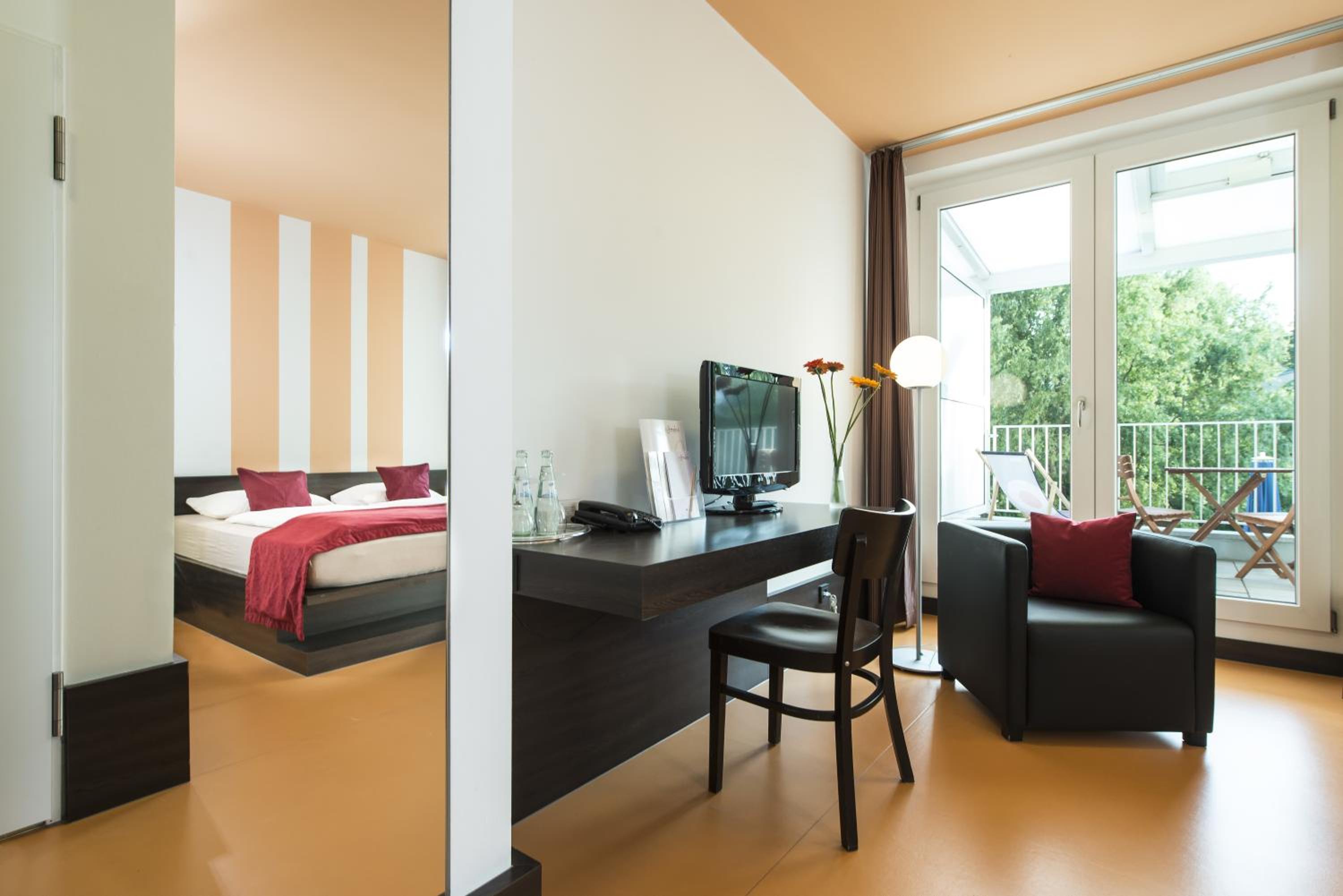 Double Room with Garden View and Balcony photo 2